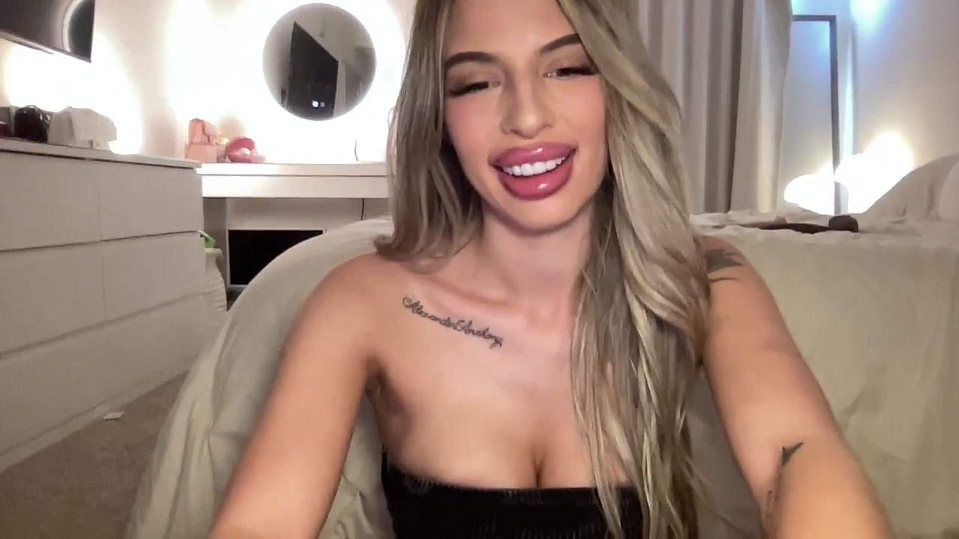 Gallery image thumbnail from aryaaxo's myfreecams stream on, 01/14/2026, 22:36 image 10 of 20