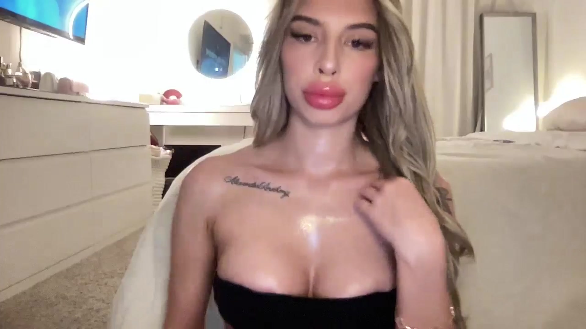 Gallery image thumbnail from aryaaxo's myfreecams stream on, 01/22/2026, 19:56 image 10 of 20