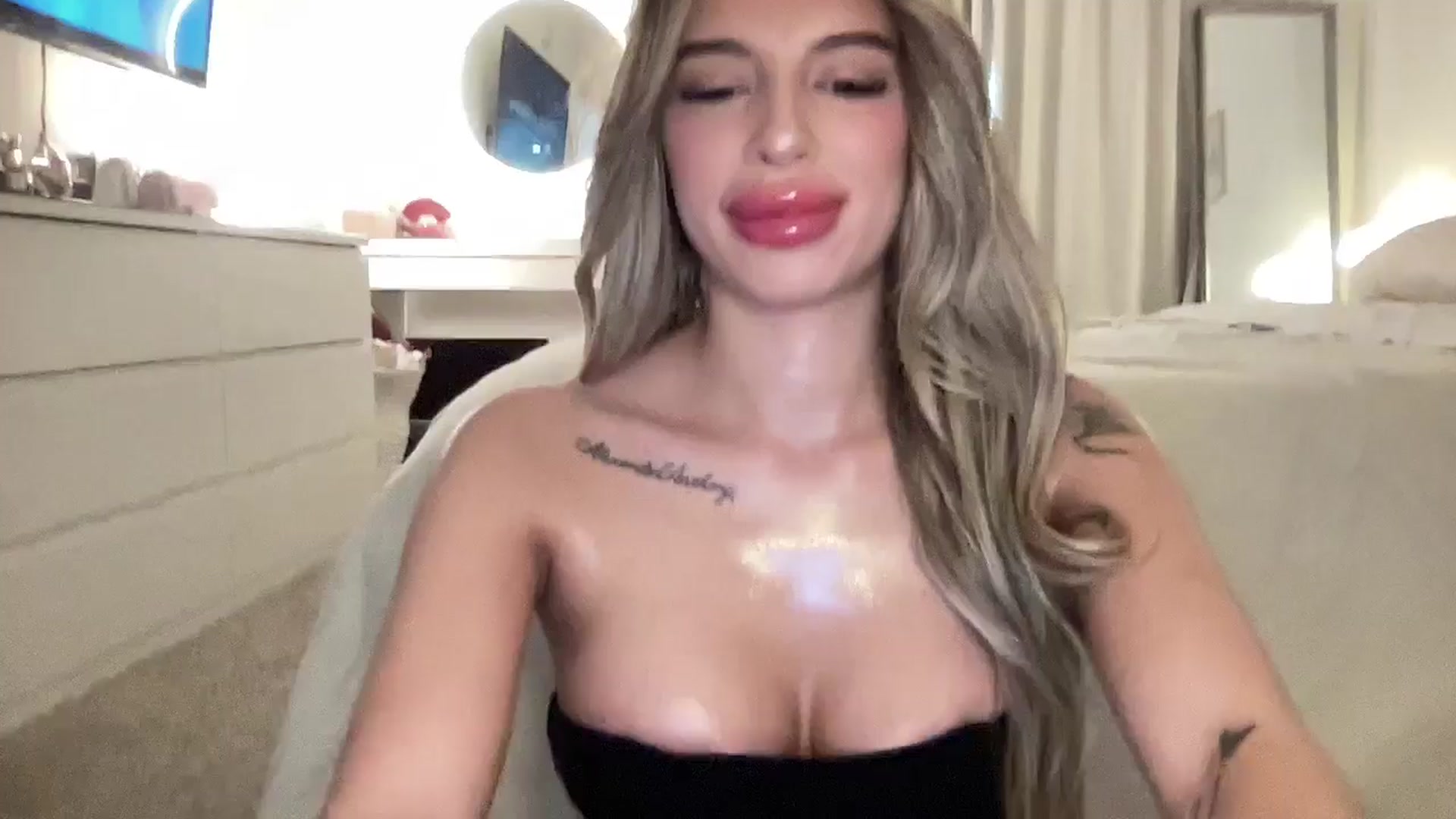 Gallery image thumbnail from aryaaxo's myfreecams stream on, 01/22/2026, 19:56 image 5 of 20