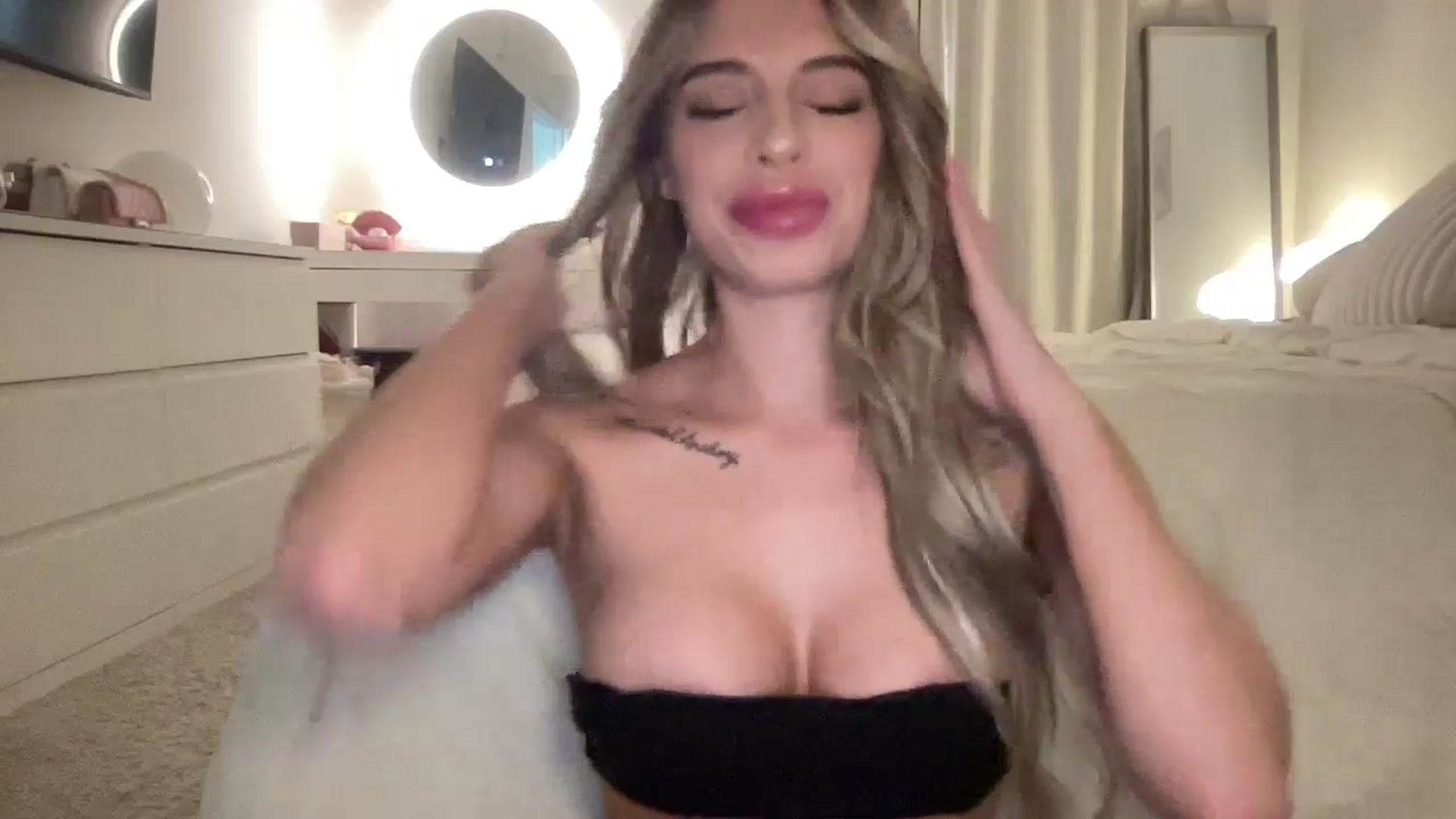 Gallery image thumbnail from aryaaxo's myfreecams stream on, 01/22/2026, 22:10 image 13 of 20