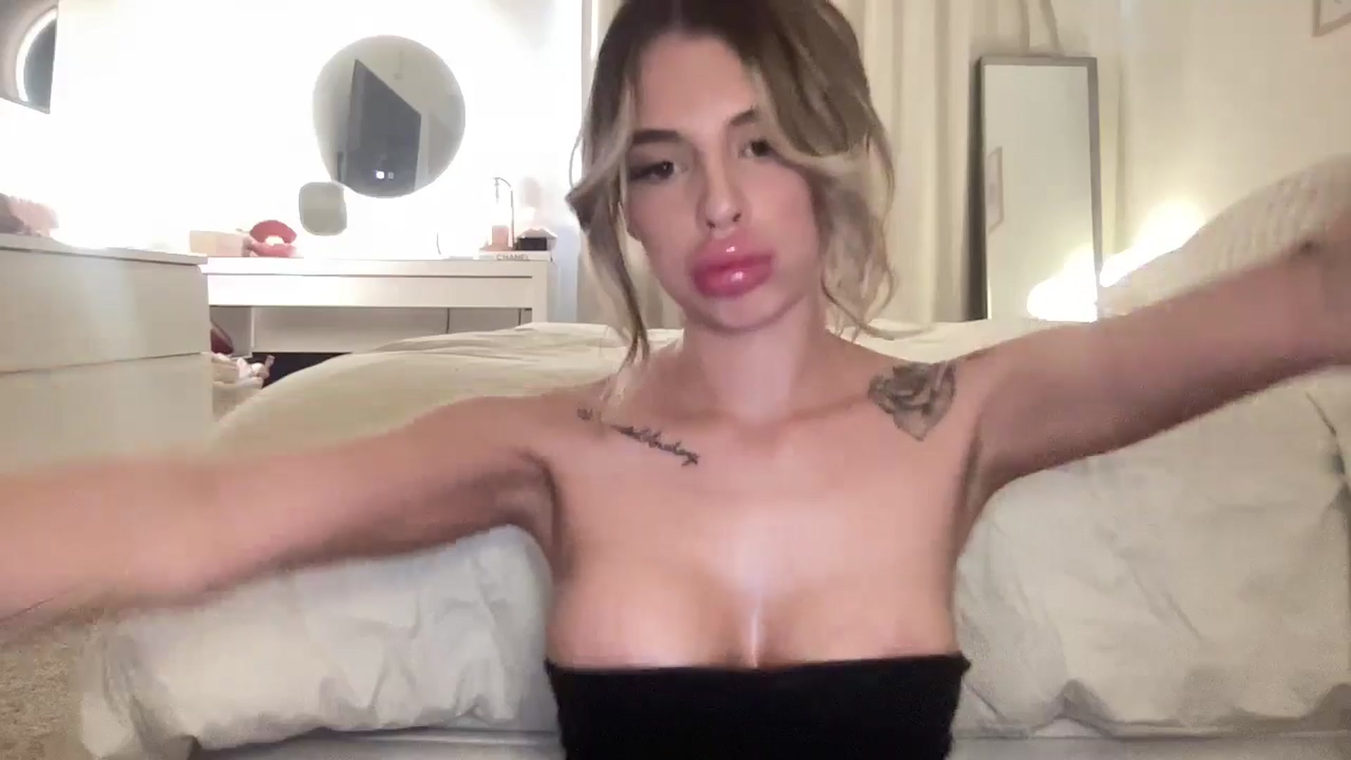 Gallery image thumbnail from aryaaxo's myfreecams stream on, 01/23/2026, 21:00 image 12 of 20