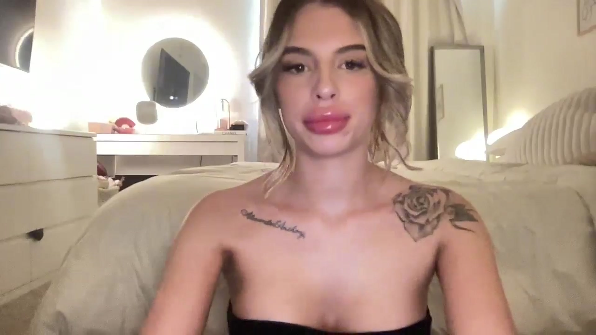 Gallery image thumbnail from aryaaxo's myfreecams stream on, 01/23/2026, 21:00 image 17 of 20