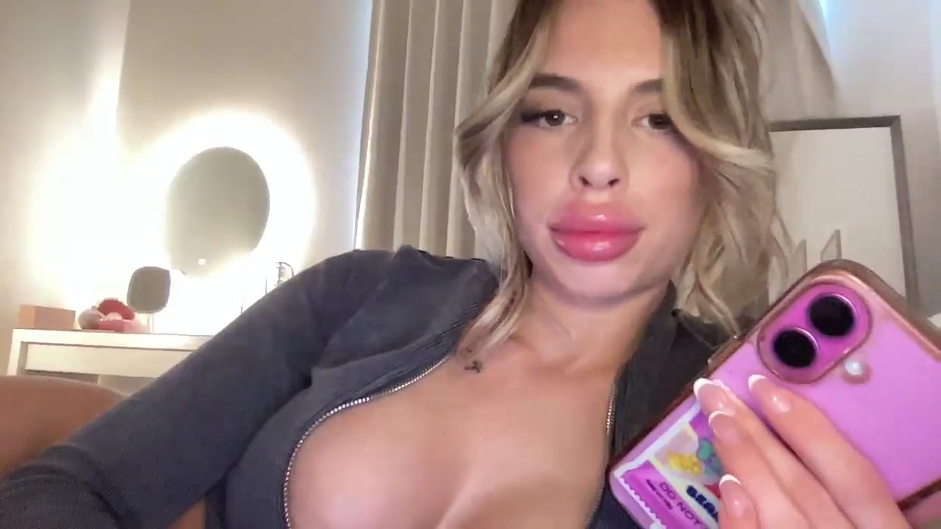 Gallery image thumbnail from aryaaxo's myfreecams stream on, 01/23/2026, 23:01 image 4 of 20