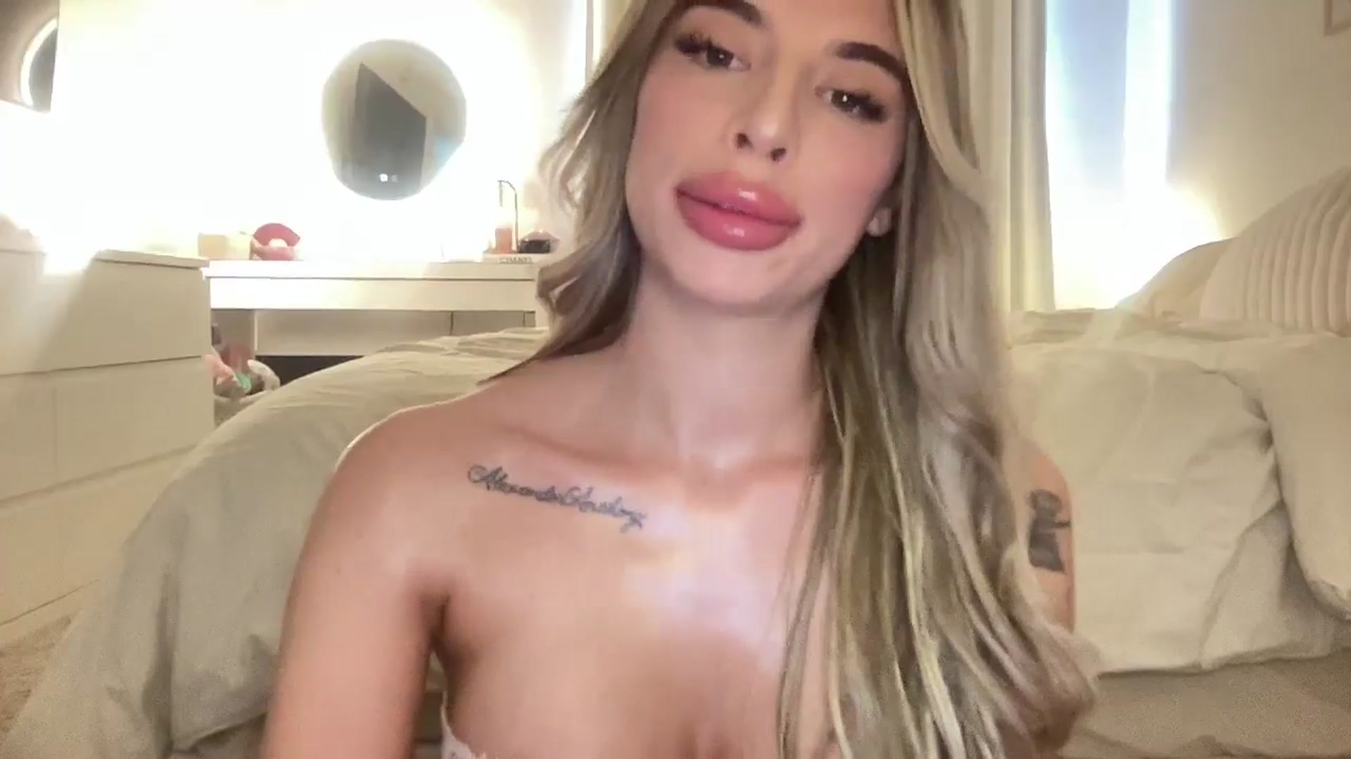 Gallery image thumbnail from aryaaxo's myfreecams stream on, 01/26/2026, 19:01 image 17 of 20