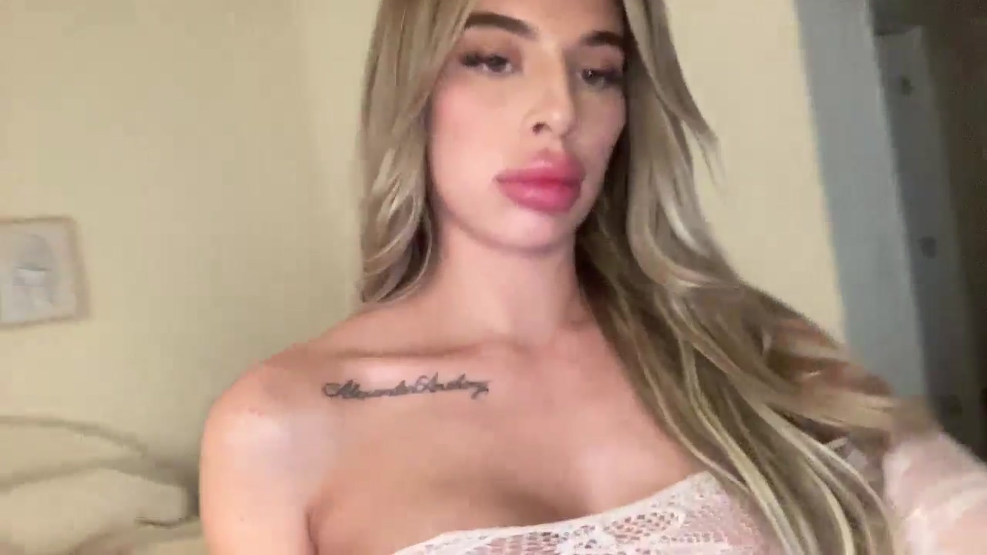 Gallery image thumbnail from aryaaxo's myfreecams stream on, 01/26/2026, 21:00 image 19 of 20
