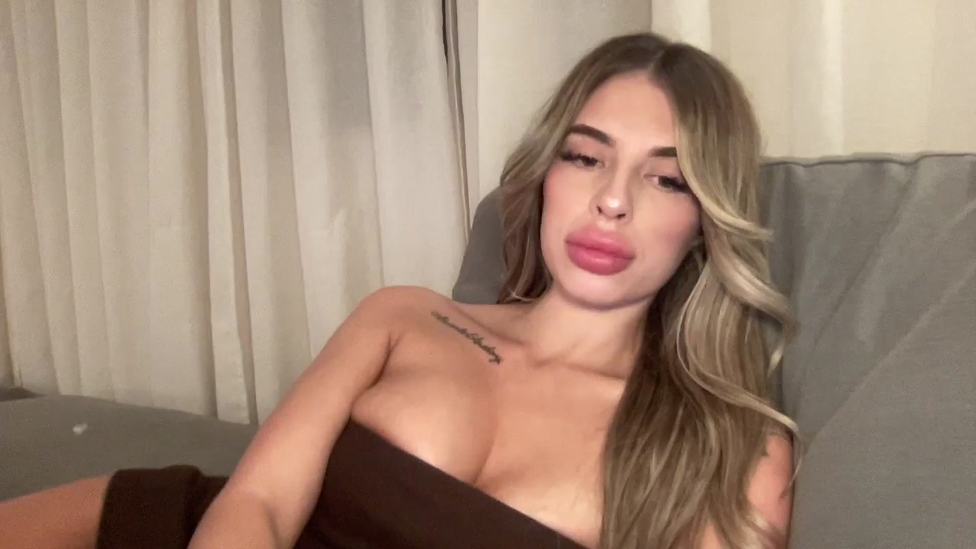 Gallery image thumbnail from aryaaxo's myfreecams stream on, 01/27/2026, 06:44 image 15 of 20