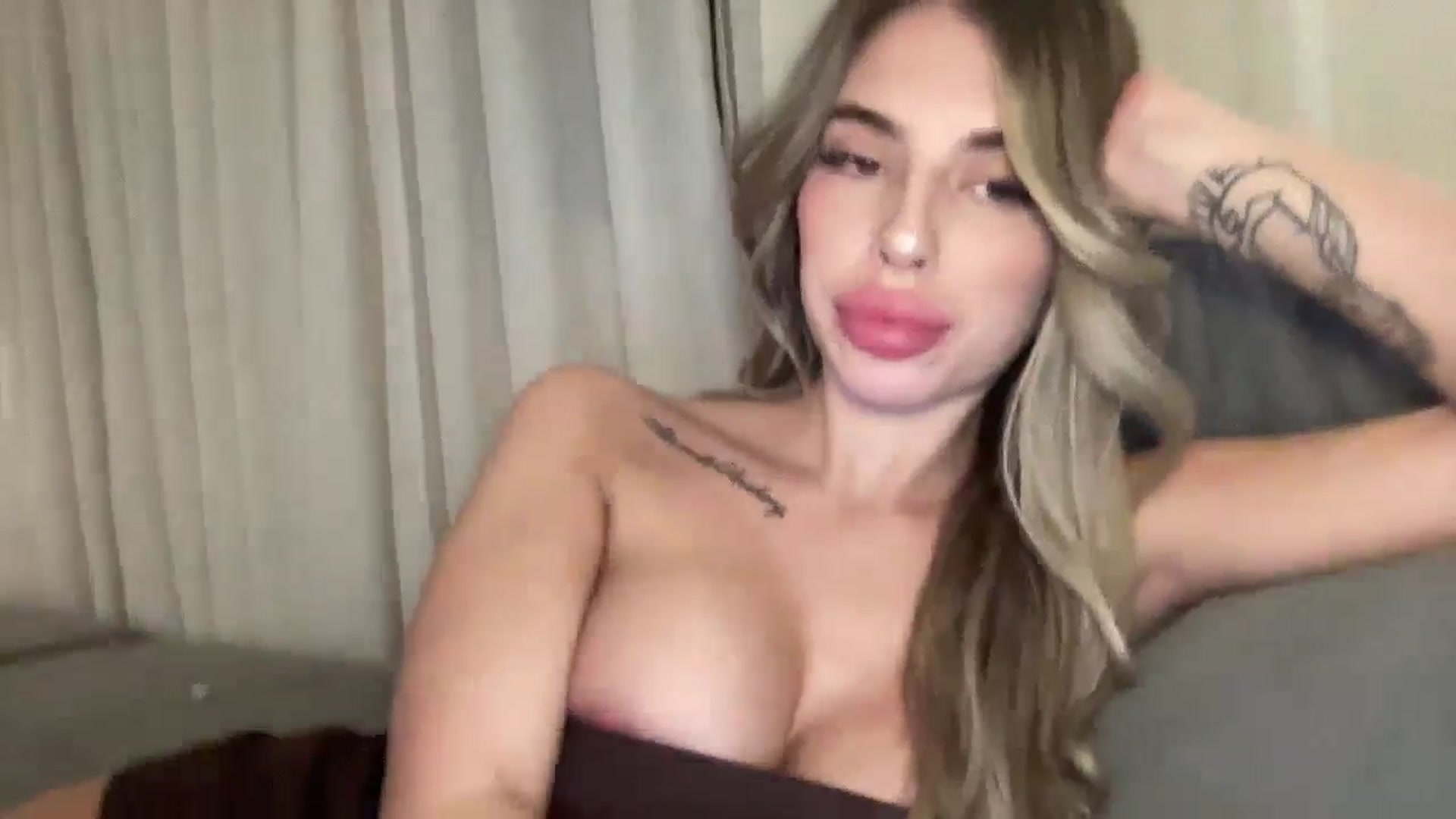 Gallery image thumbnail from aryaaxo's myfreecams stream on, 01/27/2026, 06:44 image 7 of 20