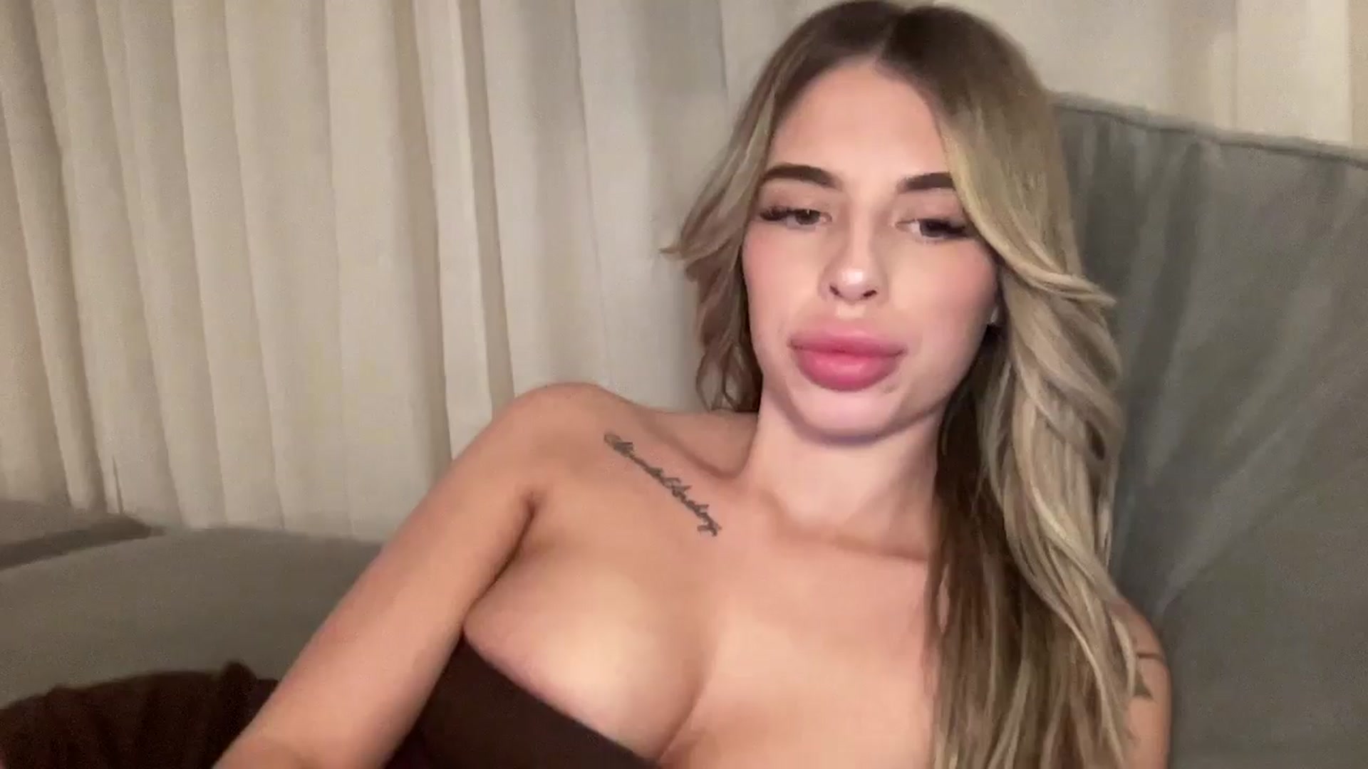 Gallery image thumbnail from aryaaxo's myfreecams stream on, 01/27/2026, 08:13 image 12 of 20