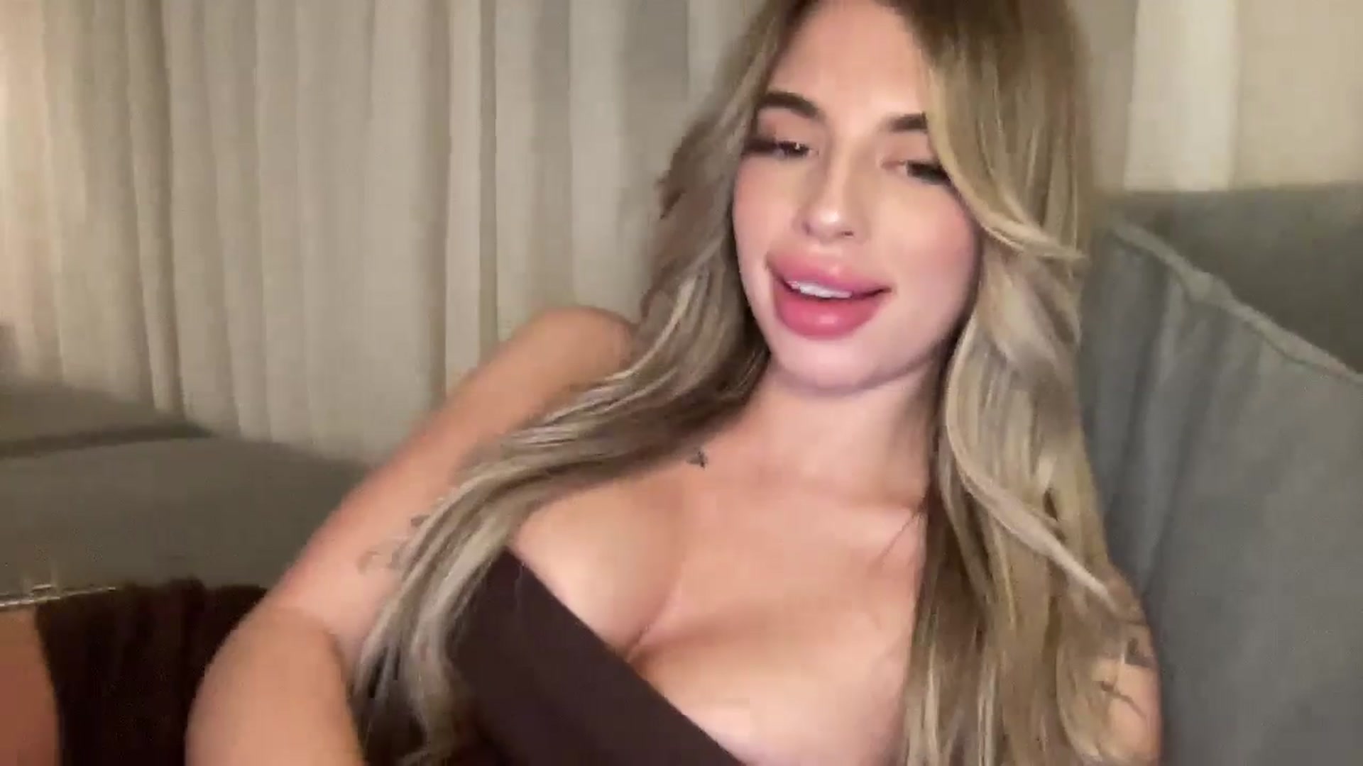 Gallery image thumbnail from aryaaxo's myfreecams stream on, 01/27/2026, 08:13 image 4 of 20