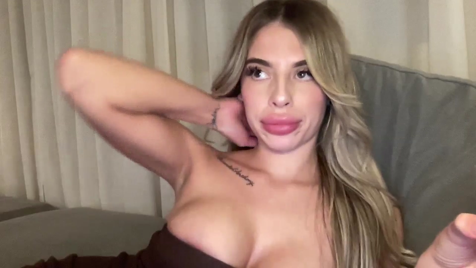 Gallery image thumbnail from aryaaxo's myfreecams stream on, 01/27/2026, 08:13 image 10 of 20