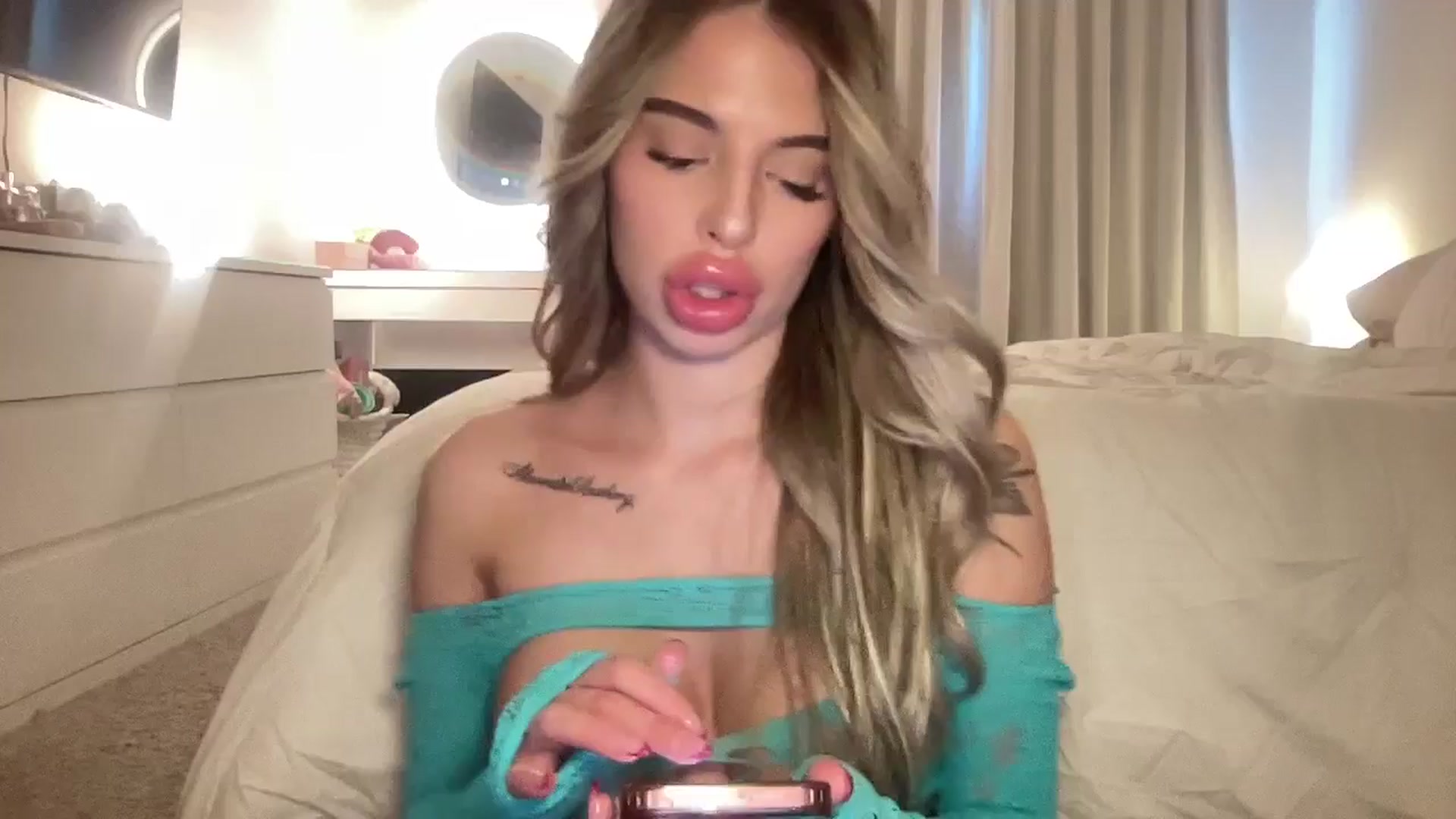Gallery image thumbnail from aryaaxo's myfreecams stream on, 01/27/2026, 20:50 image 18 of 20