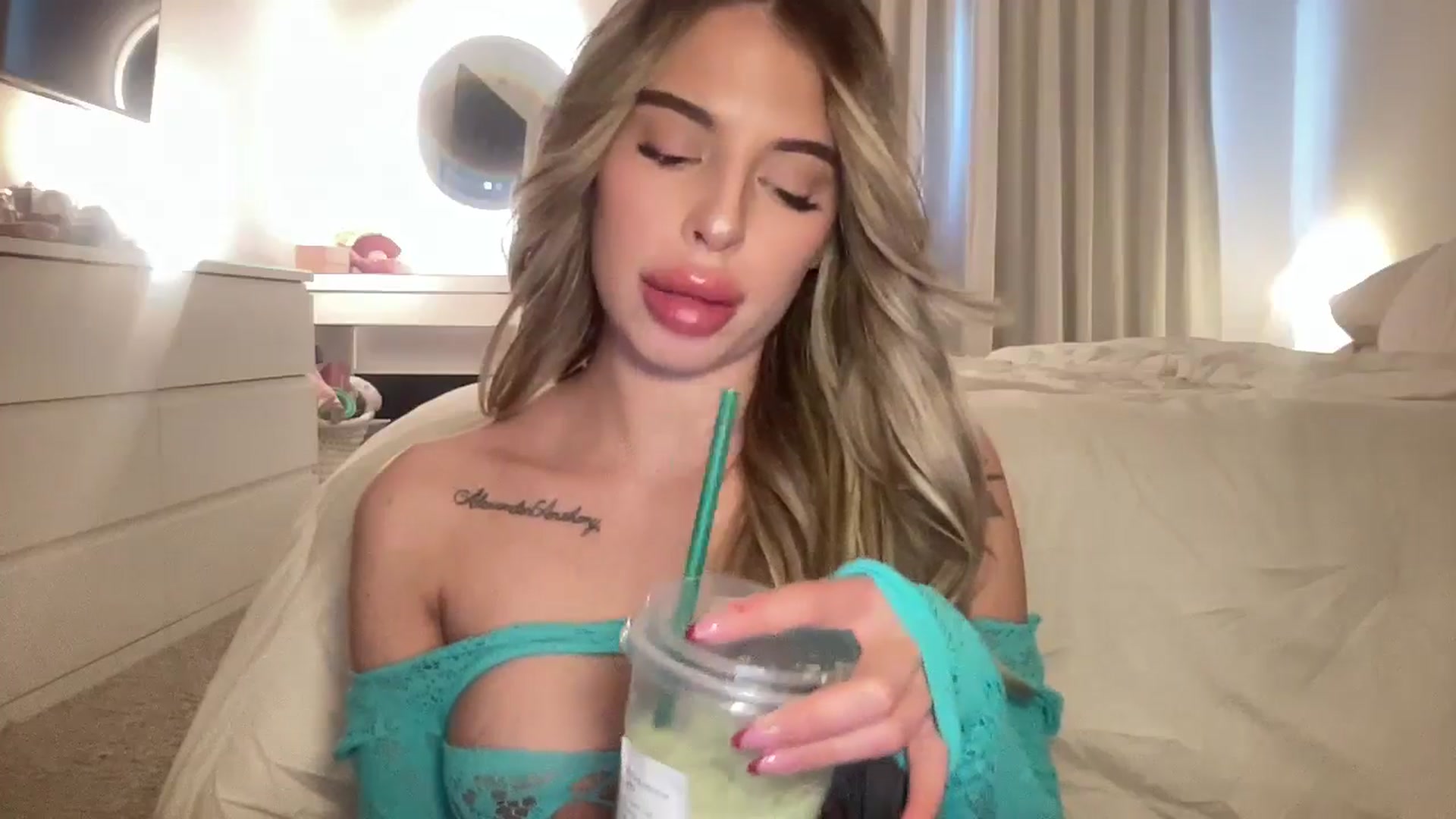 Gallery image thumbnail from aryaaxo's myfreecams stream on, 01/27/2026, 20:50 image 14 of 20