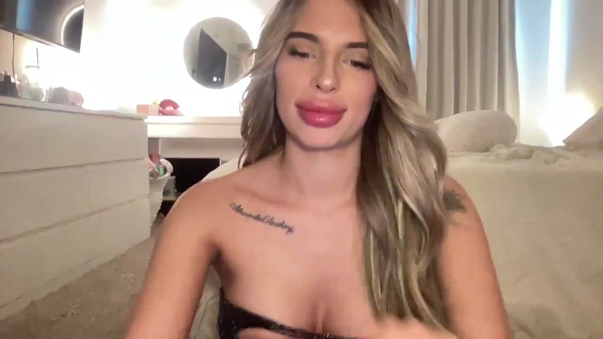 Gallery image thumbnail from aryaaxo's myfreecams stream on, 01/27/2026, 22:08 image 18 of 20