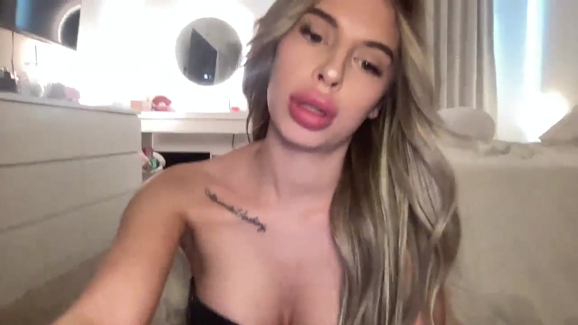 Gallery image thumbnail from aryaaxo's myfreecams stream on, 01/27/2026, 22:08 image 17 of 20