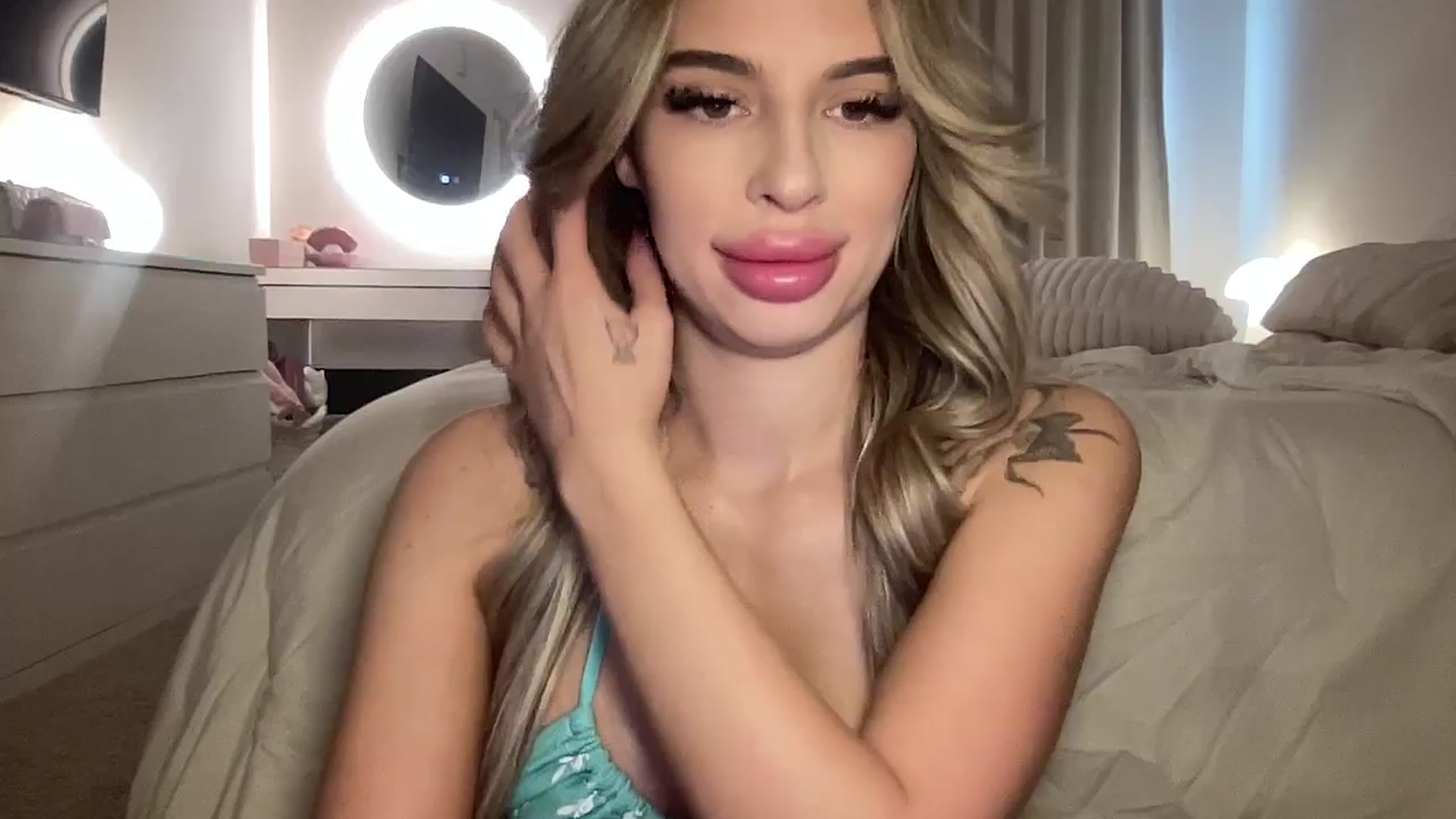 Gallery image thumbnail from aryaaxo's myfreecams stream on, 01/28/2026, 17:54 image 12 of 20