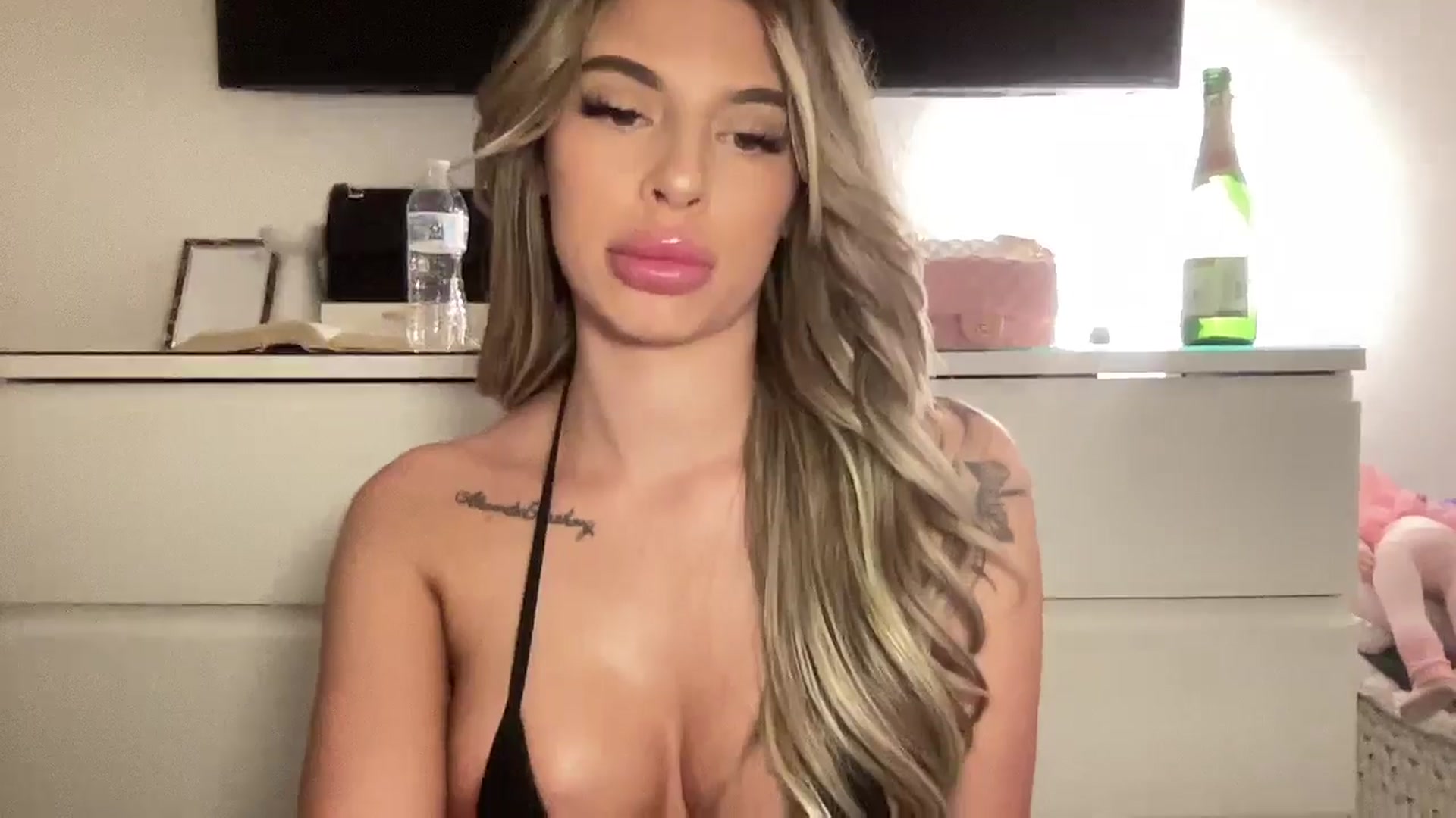 Gallery image thumbnail from aryaaxo's myfreecams stream on, 01/30/2026, 09:17 image 6 of 20