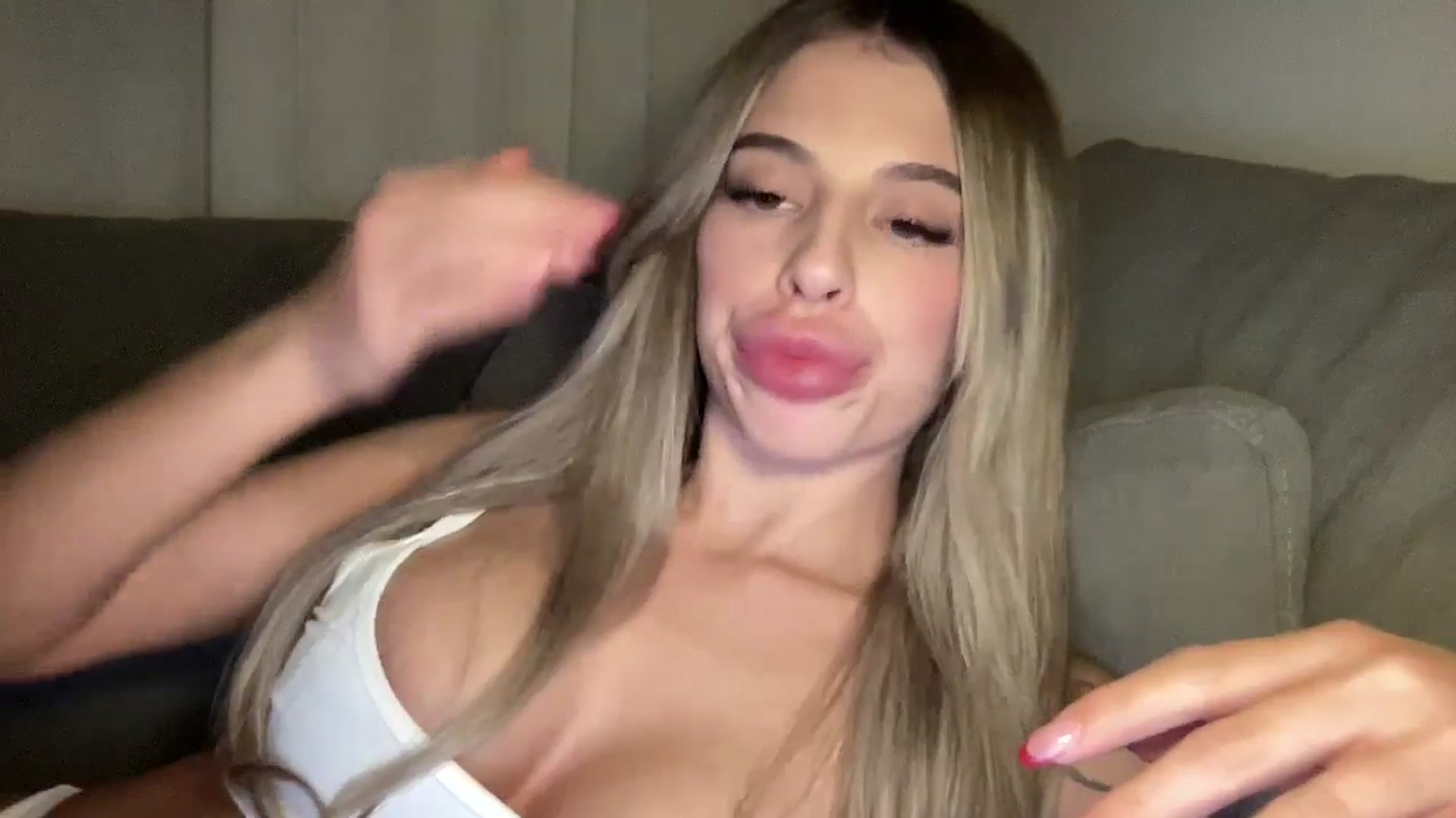 Gallery image thumbnail from aryaaxo's myfreecams stream on, 02/03/2026, 09:32 image 11 of 20