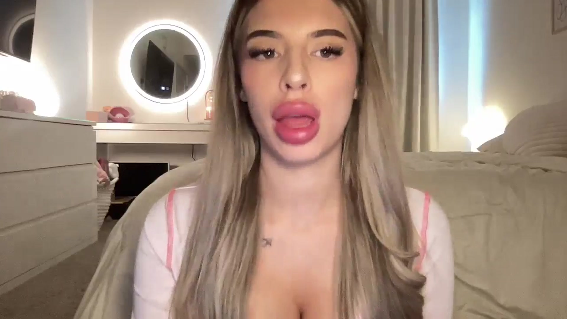 Gallery image thumbnail from aryaaxo's myfreecams stream on, 02/03/2026, 21:25 image 10 of 20