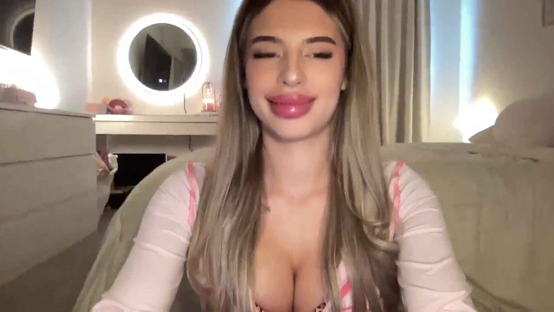 Gallery image thumbnail from aryaaxo's myfreecams stream on, 02/03/2026, 21:25 image 11 of 20
