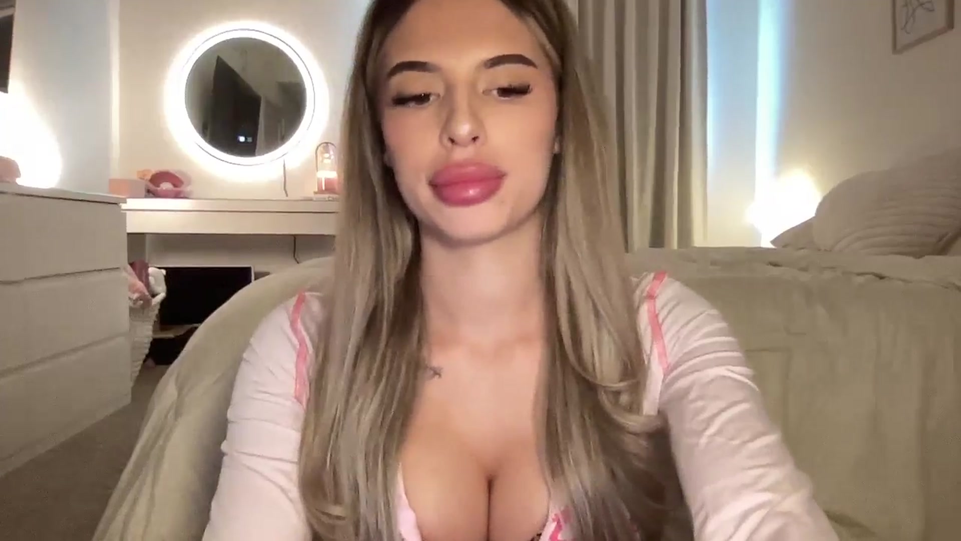 Gallery image thumbnail from aryaaxo's myfreecams stream on, 02/03/2026, 21:25 image 14 of 20
