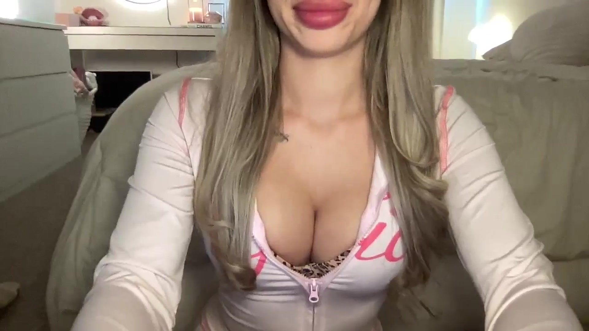 Gallery image thumbnail from aryaaxo's myfreecams stream on, 02/03/2026, 21:25 image 19 of 20