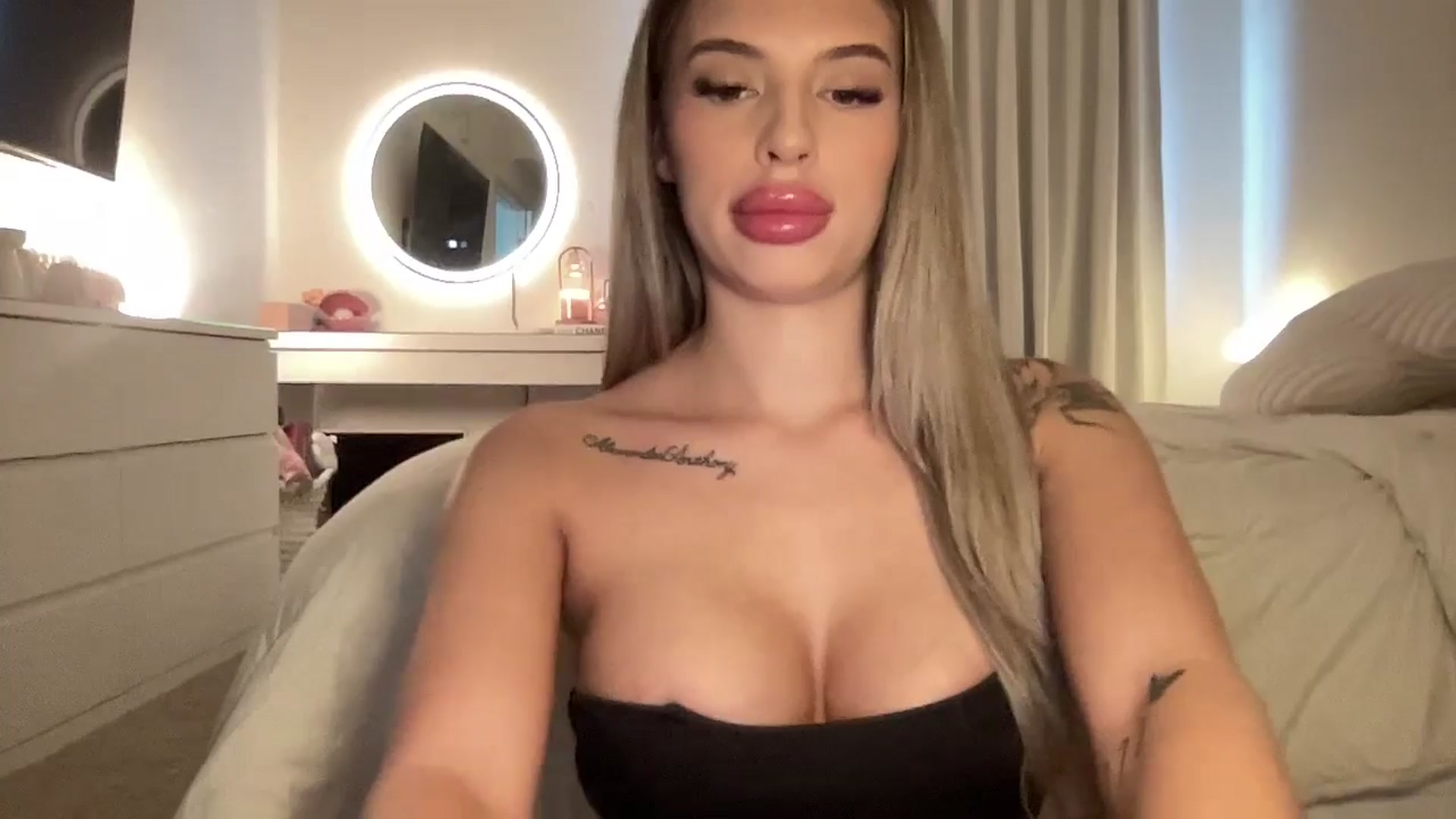 Gallery image thumbnail from aryaaxo's myfreecams stream on, 02/04/2026, 21:04 image 4 of 20