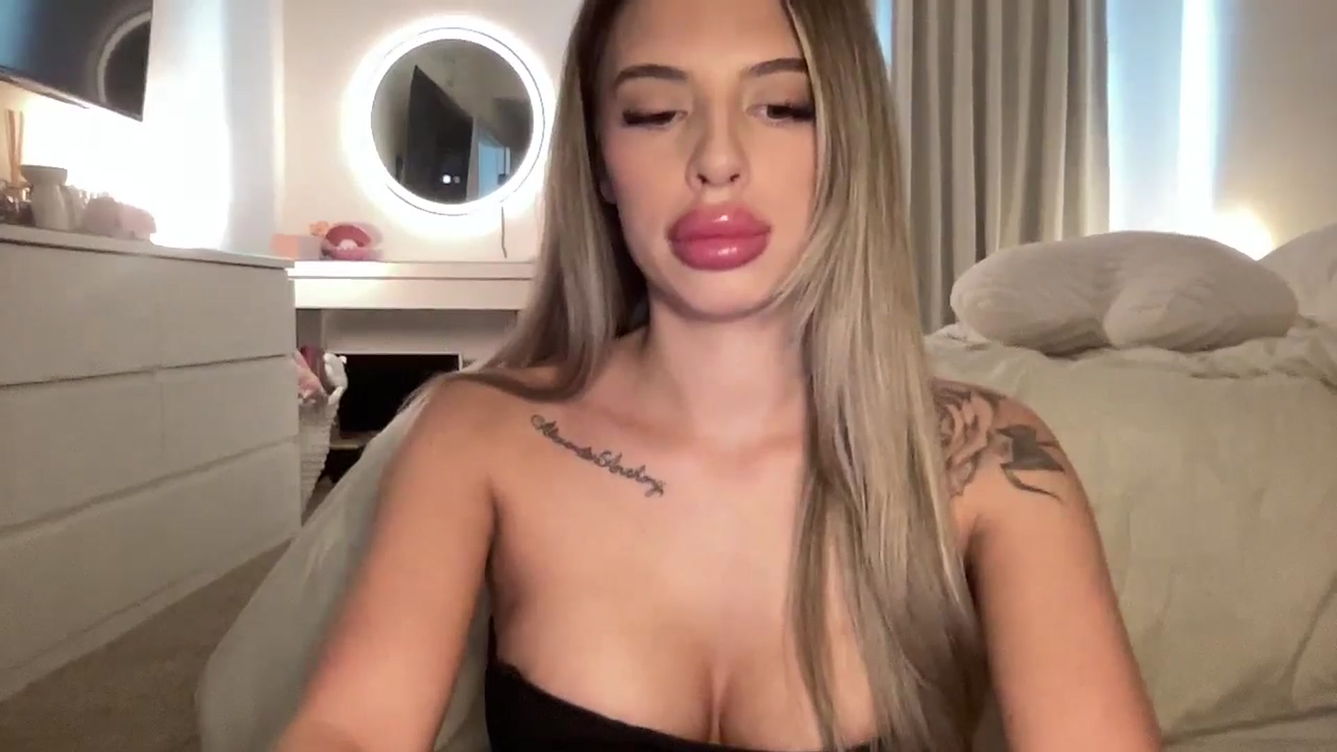 Gallery image thumbnail from aryaaxo's myfreecams stream on, 02/04/2026, 22:07 image 3 of 20