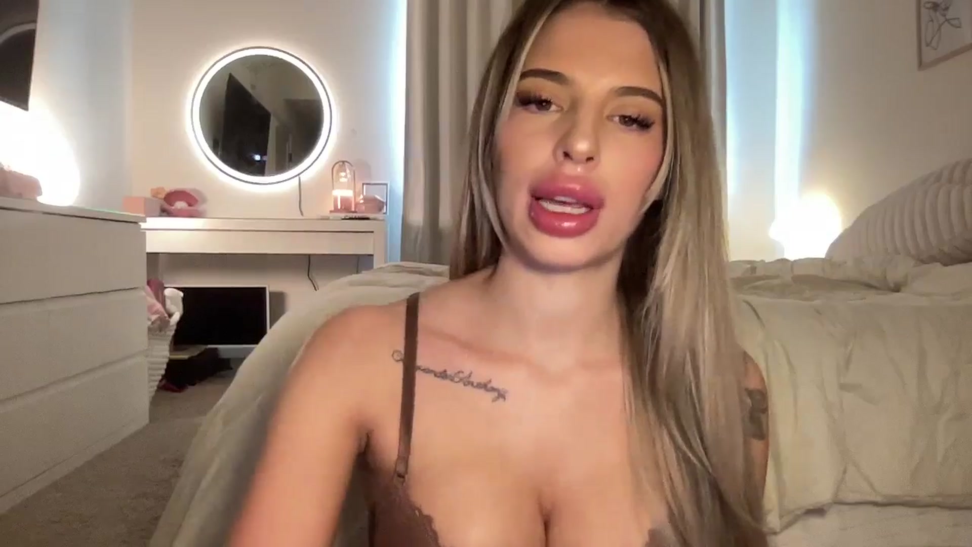 Gallery image thumbnail from aryaaxo's myfreecams stream on, 02/05/2026, 21:38 image 18 of 20