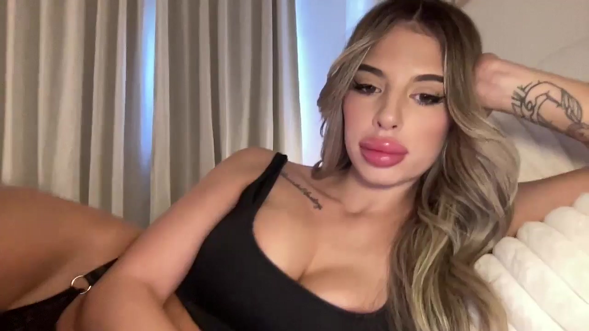 Gallery image thumbnail from aryaaxo's myfreecams stream on, 02/09/2026, 19:42 image 3 of 20