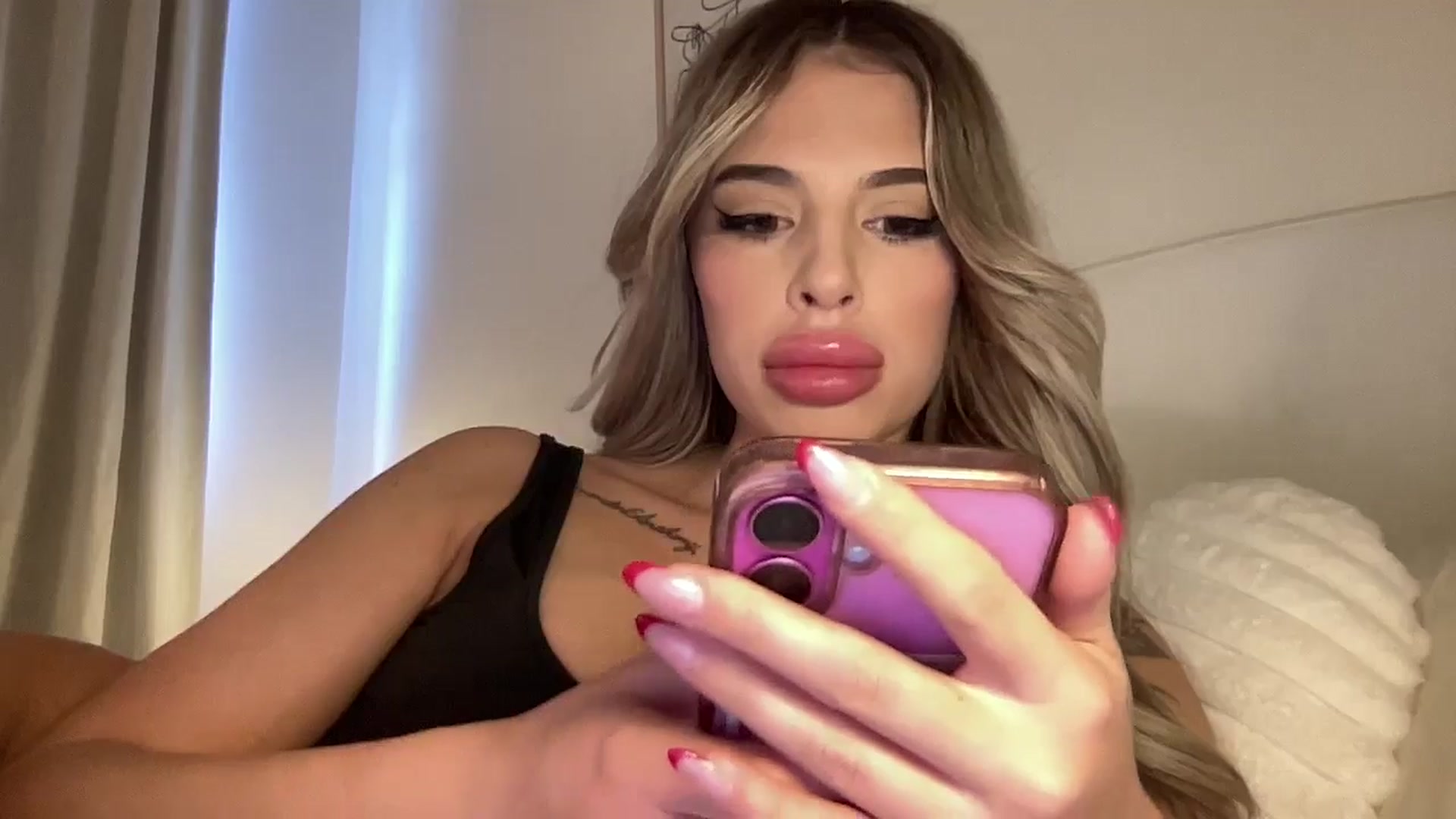 Gallery image thumbnail from aryaaxo's myfreecams stream on, 02/09/2026, 19:42 image 6 of 20