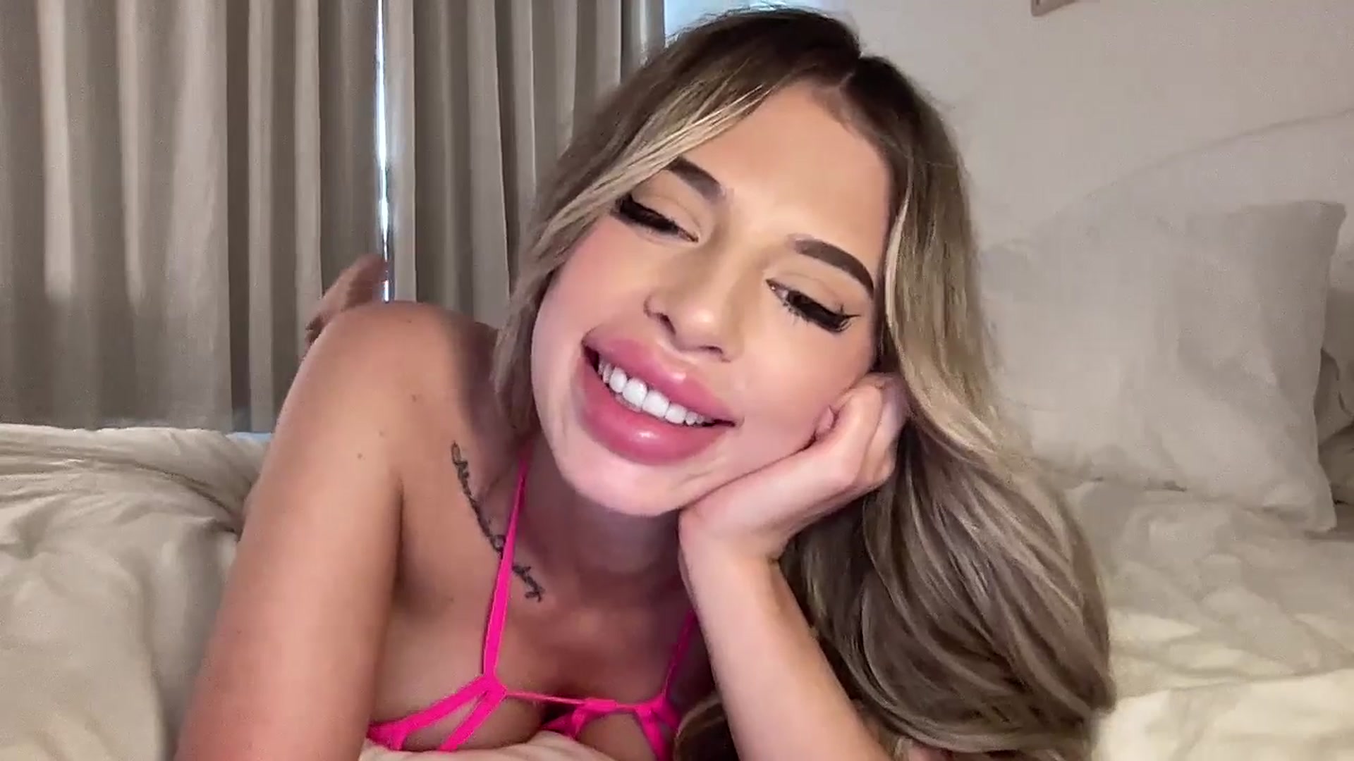 Gallery image thumbnail from aryaaxo's myfreecams stream on, 02/09/2026, 22:28 image 7 of 20