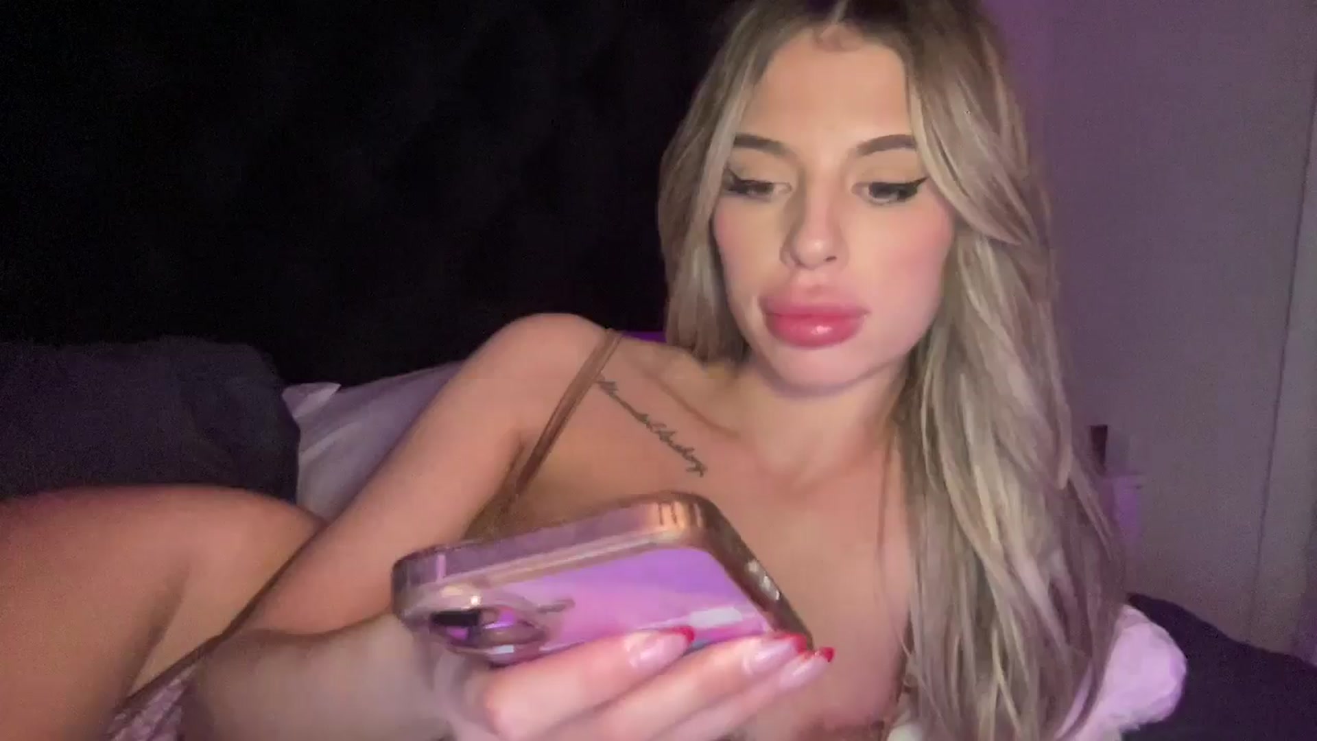 Gallery image thumbnail from aryaaxo's myfreecams stream on, 02/10/2026, 06:40 image 19 of 20