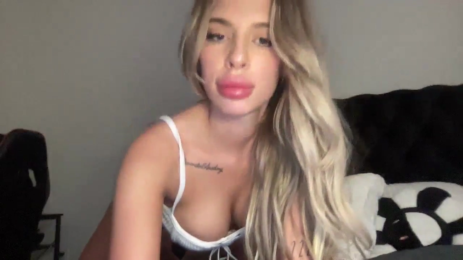 Gallery image thumbnail from aryaaxo's myfreecams stream on, 02/11/2026, 08:07 image 9 of 20