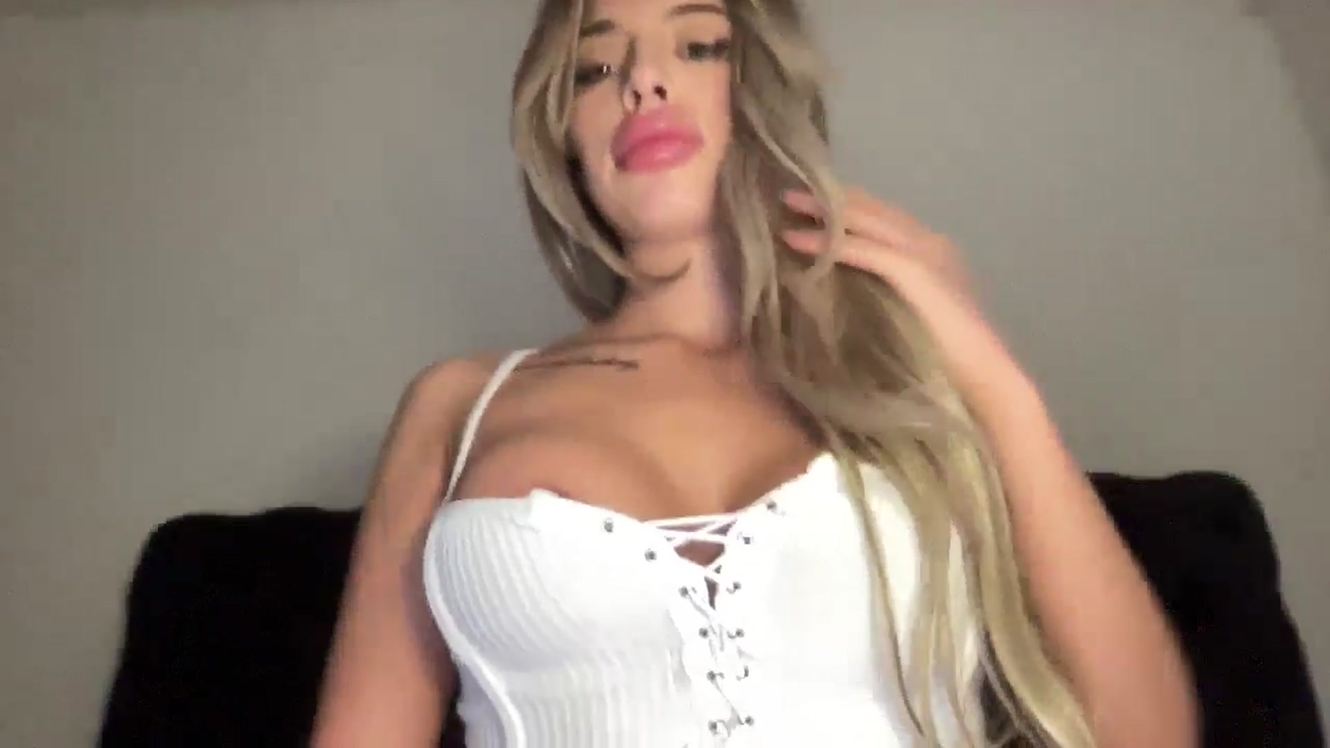 Gallery image thumbnail from aryaaxo's myfreecams stream on, 02/11/2026, 08:07 image 17 of 20
