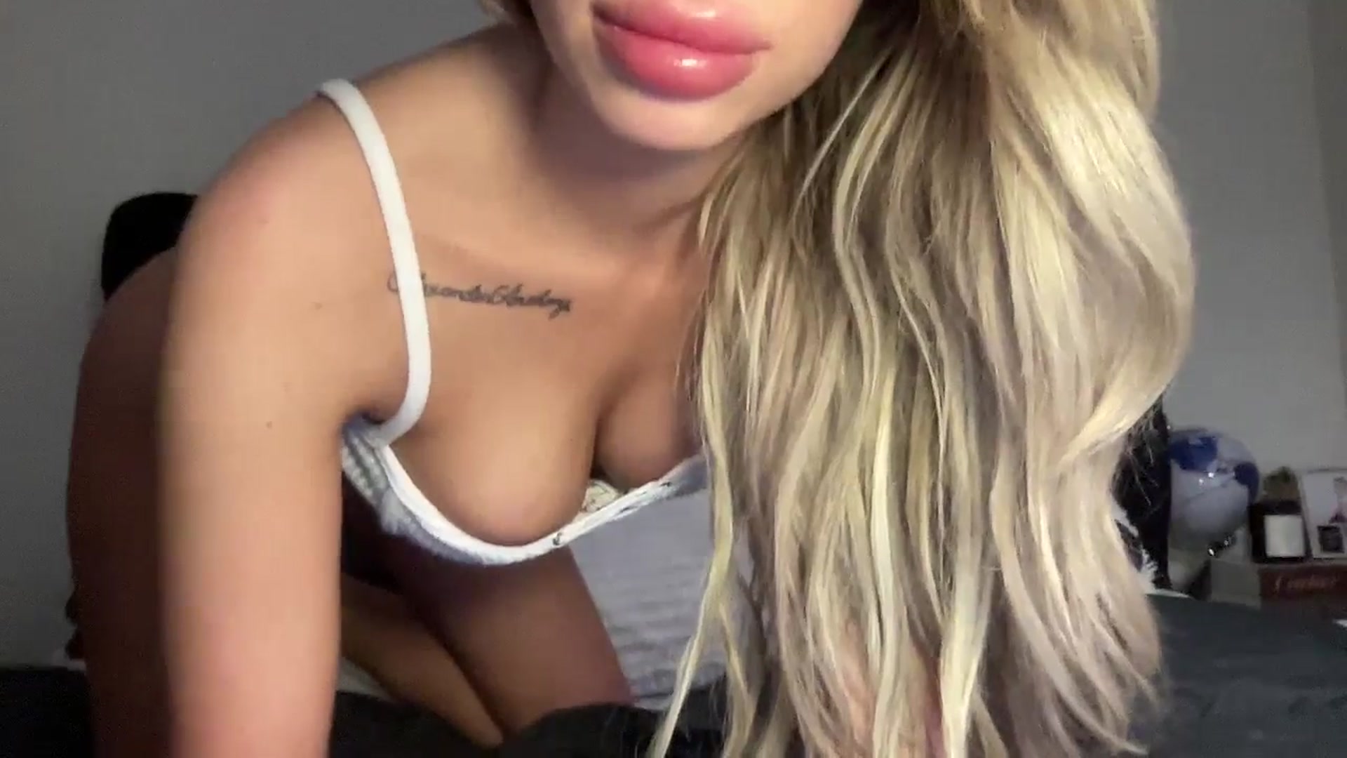 Gallery image thumbnail from aryaaxo's myfreecams stream on, 02/11/2026, 08:07 image 15 of 20