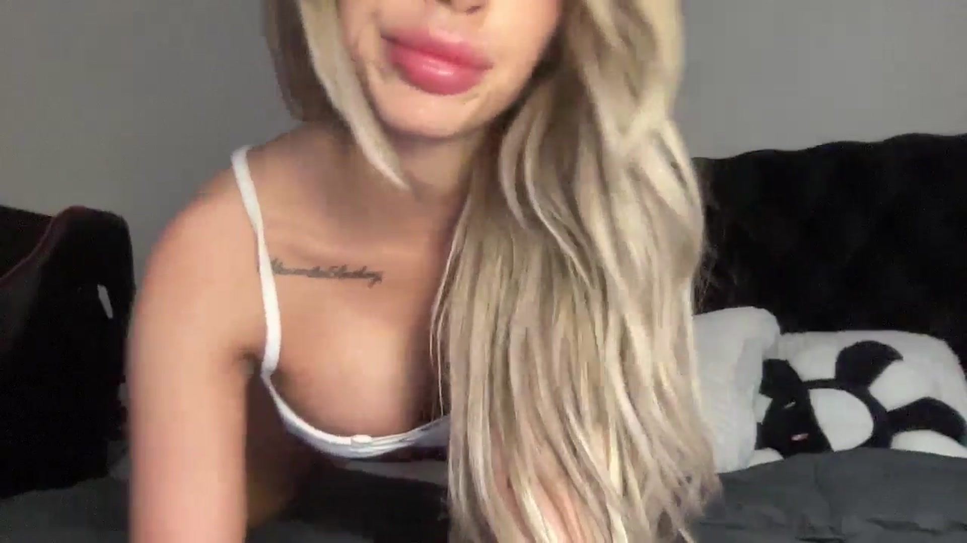 Gallery image thumbnail from aryaaxo's myfreecams stream on, 02/11/2026, 08:07 image 7 of 20