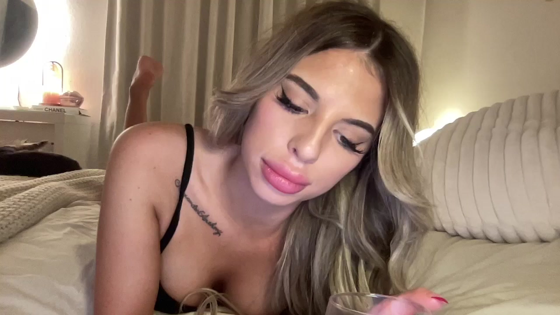 Gallery image thumbnail from aryaaxo's myfreecams stream on, 02/13/2026, 07:22 image 14 of 20