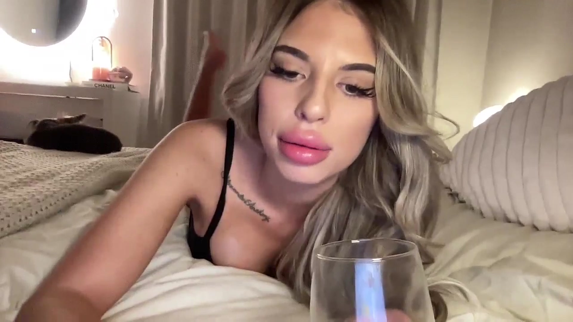 Gallery image thumbnail from aryaaxo's myfreecams stream on, 02/13/2026, 07:22 image 4 of 20