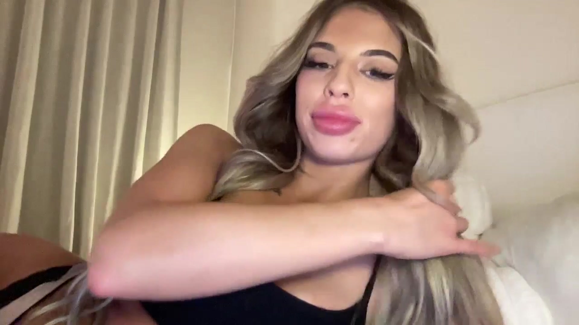 Gallery image thumbnail from aryaaxo's myfreecams stream on, 02/13/2026, 07:22 image 15 of 20