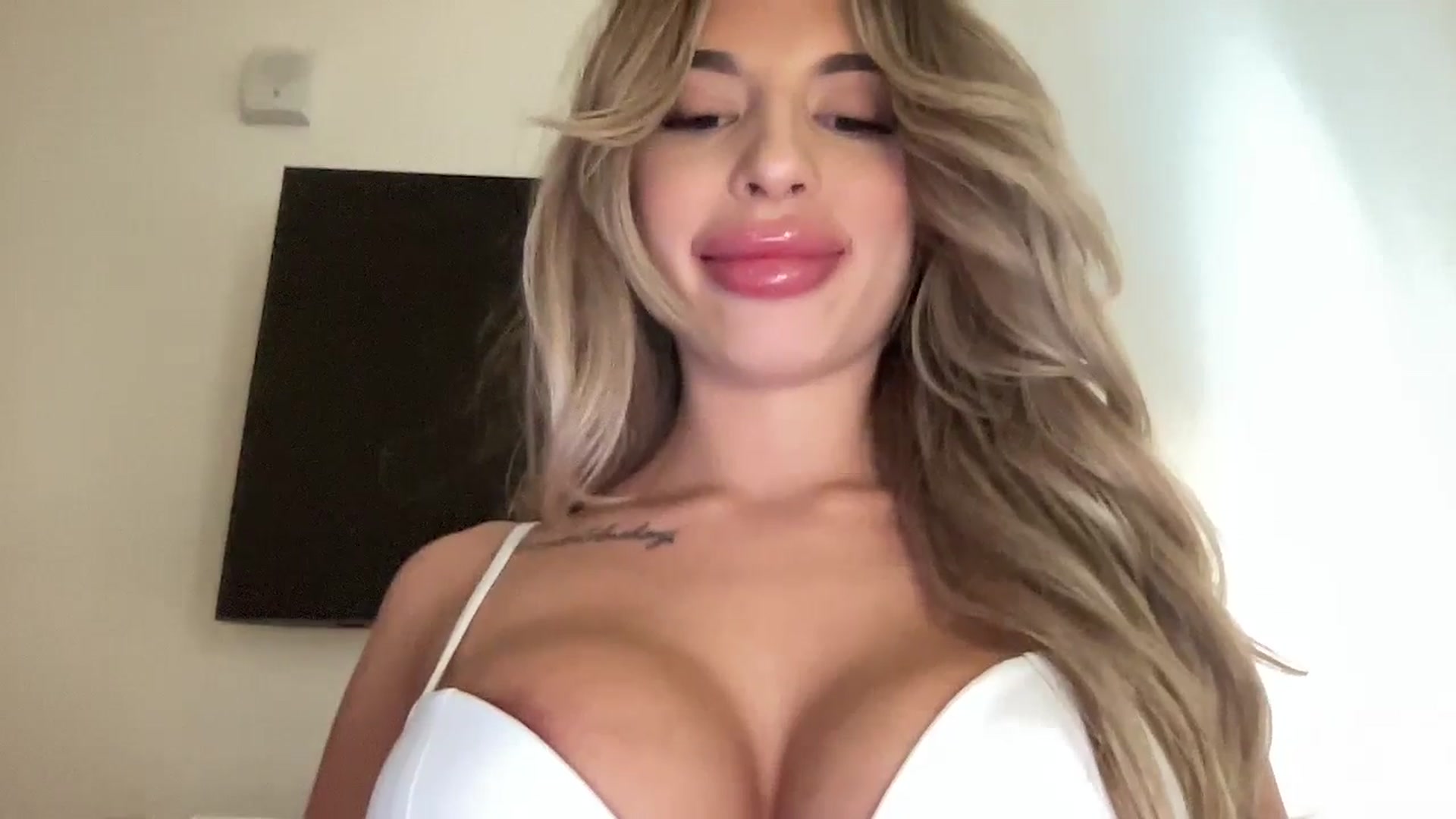 Gallery image thumbnail from aryaaxo's myfreecams stream on, 02/17/2026, 22:27 image 11 of 20