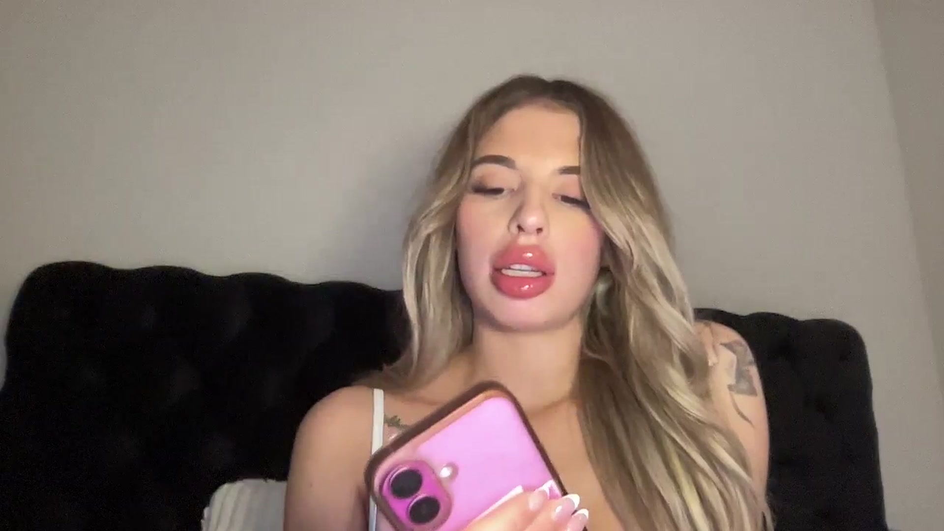 Gallery image thumbnail from aryaaxo's myfreecams stream on, 02/18/2026, 07:10 image 2 of 20