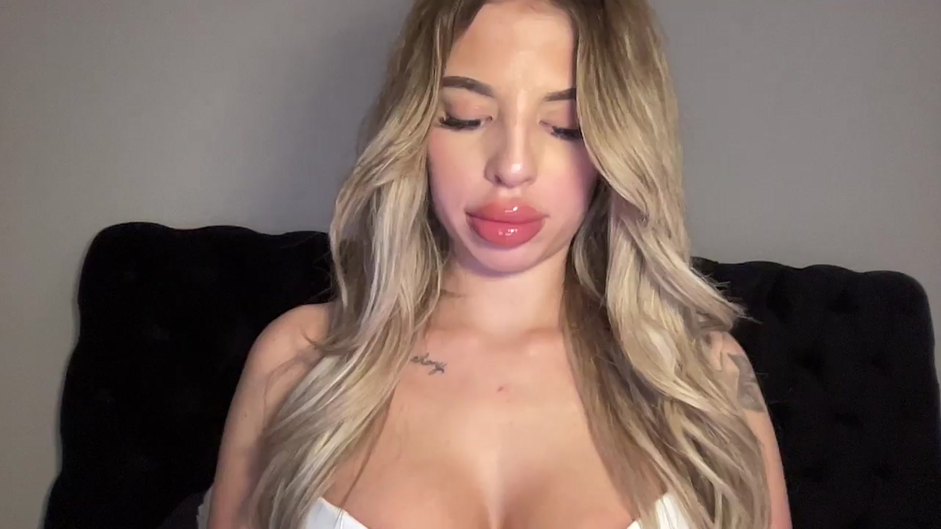 Gallery image thumbnail from aryaaxo's myfreecams stream on, 02/18/2026, 07:10 image 1 of 20