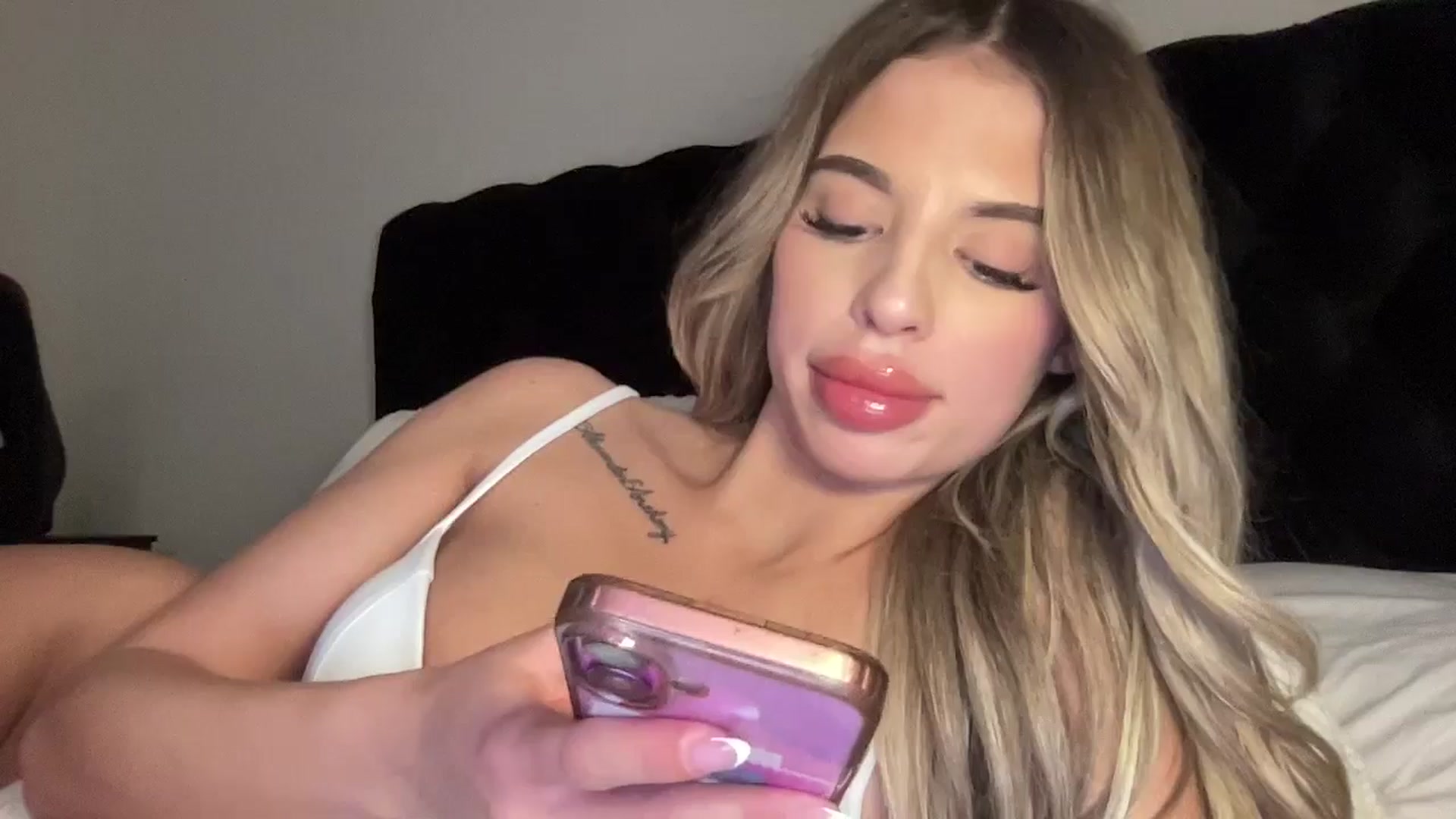 Gallery image thumbnail from aryaaxo's myfreecams stream on, 02/18/2026, 07:10 image 5 of 20