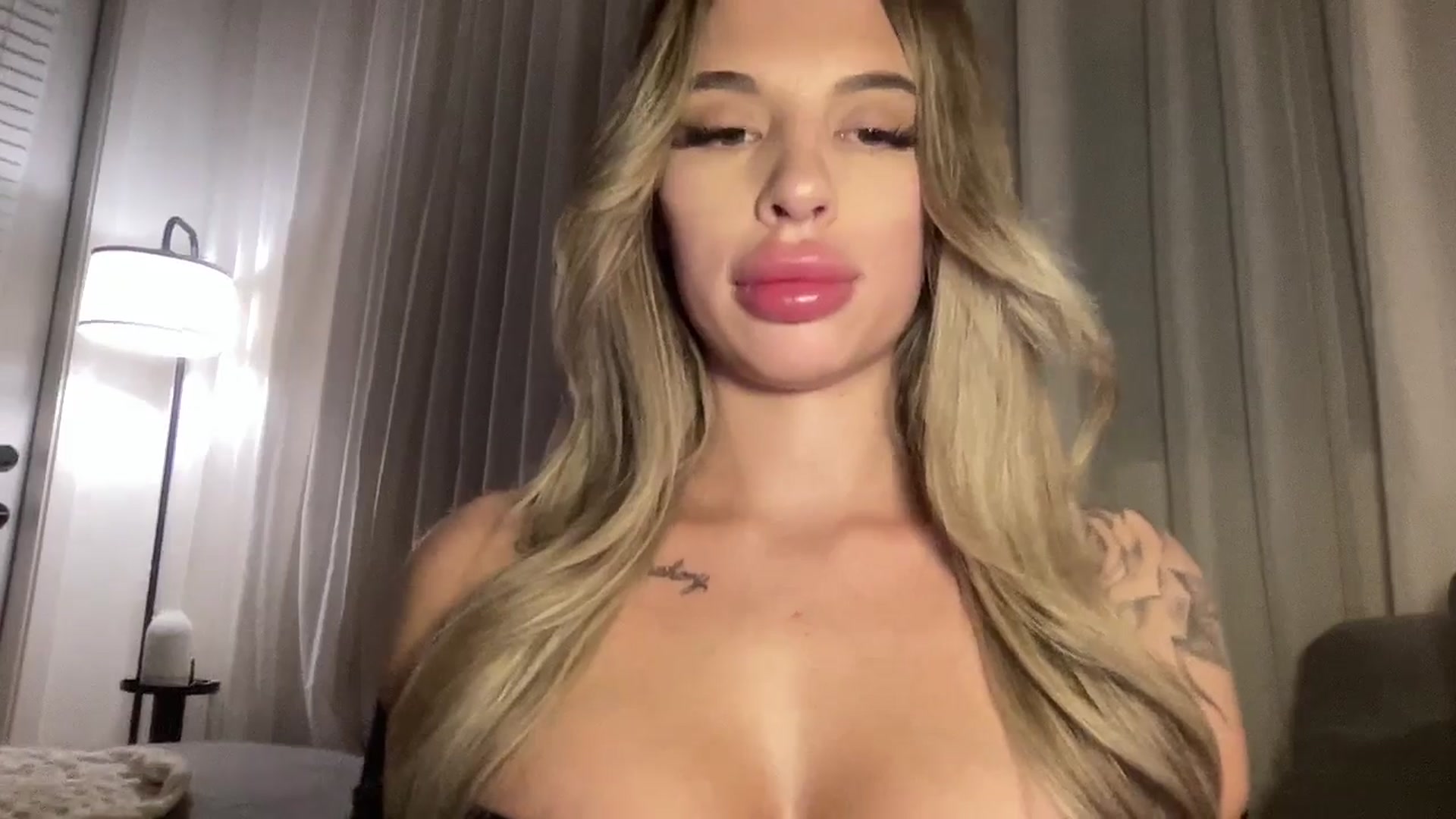Gallery image thumbnail from aryaaxo's myfreecams stream on, 02/19/2026, 07:13 image 20 of 20