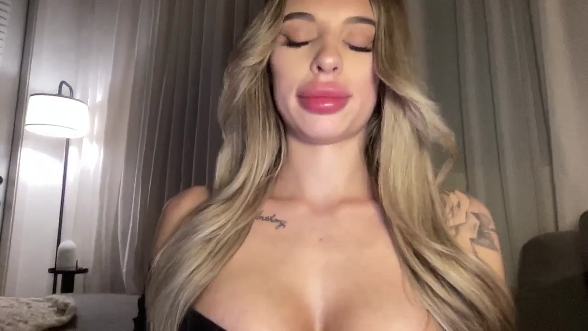 Gallery image thumbnail from aryaaxo's myfreecams stream on, 02/19/2026, 07:13 image 19 of 20