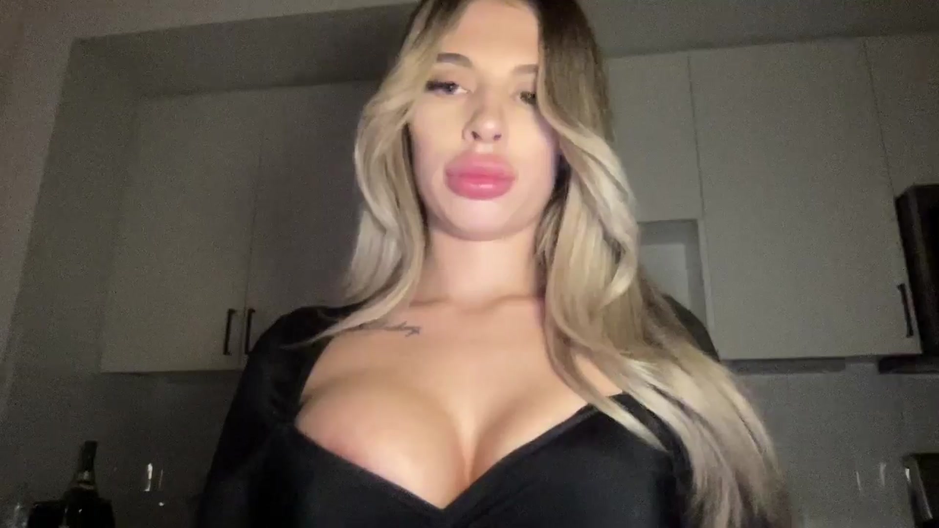 Gallery image thumbnail from aryaaxo's myfreecams stream on, 02/19/2026, 07:13 image 10 of 20