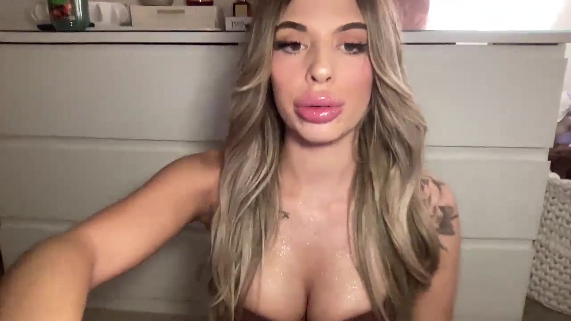 Gallery image thumbnail from aryaaxo's myfreecams stream on, 02/20/2026, 08:56 image 14 of 20