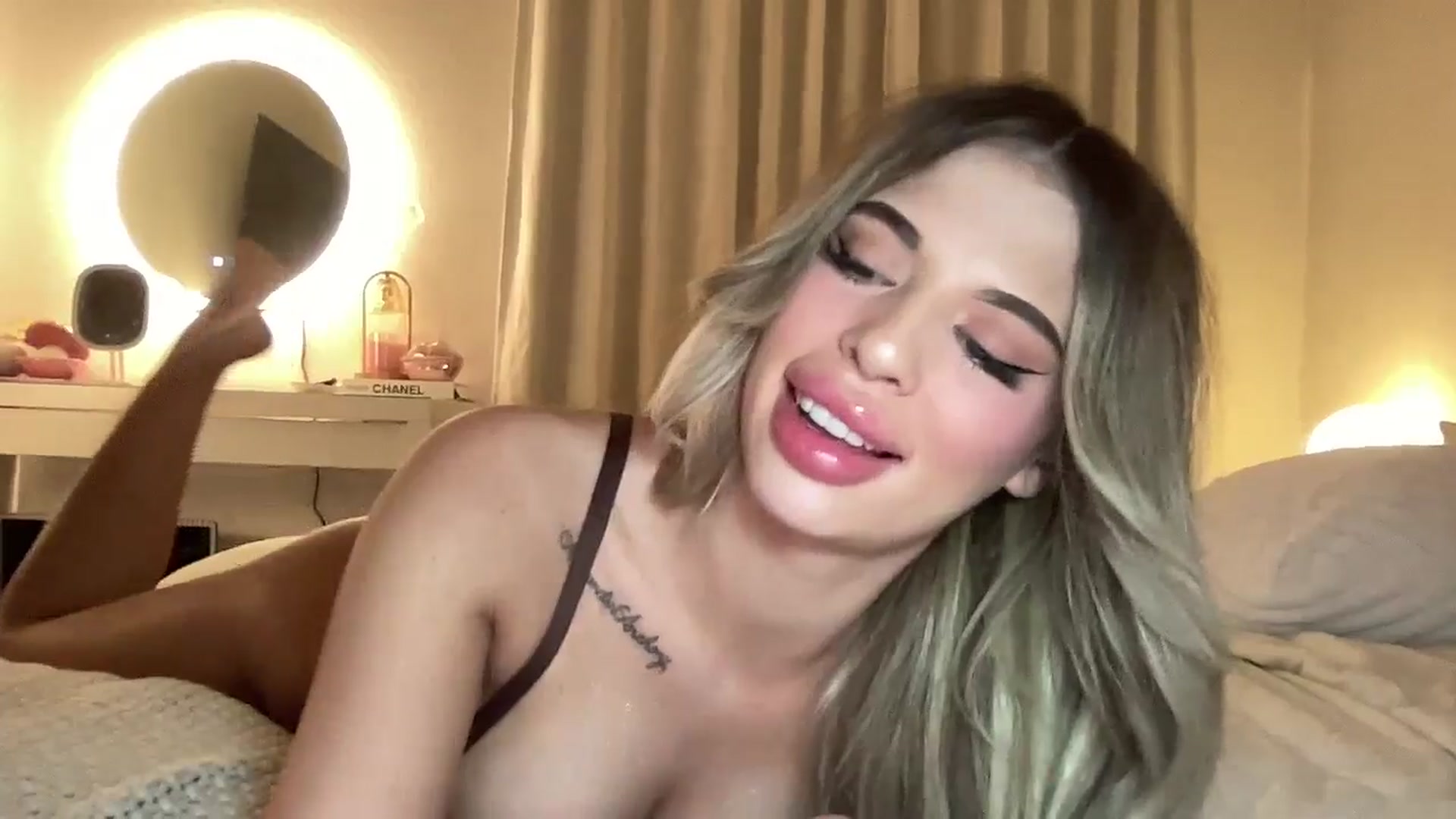 Gallery image thumbnail from aryaaxo's myfreecams stream on, 02/20/2026, 09:48 image 14 of 20