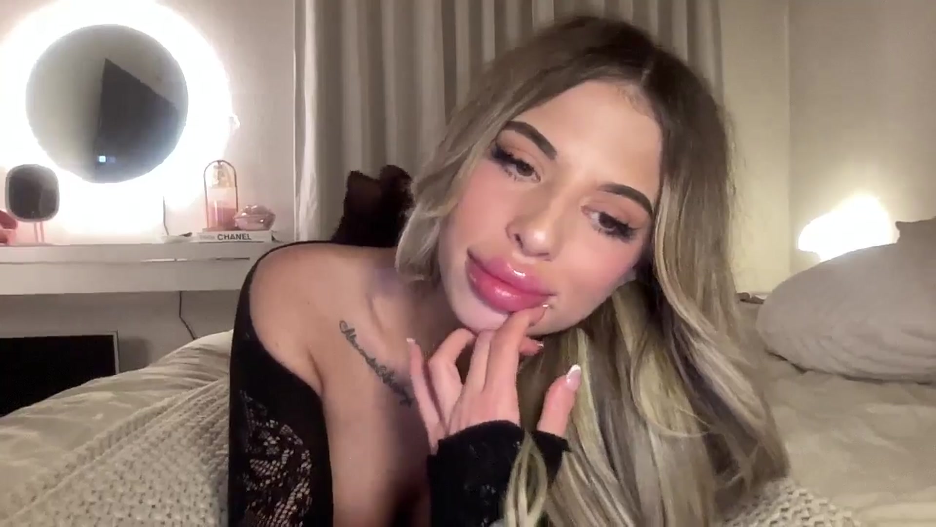 Gallery image thumbnail from aryaaxo's myfreecams stream on, 02/20/2026, 11:40 image 10 of 20