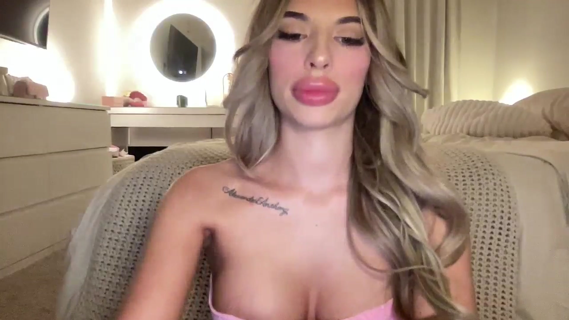 Gallery image thumbnail from aryaaxo's myfreecams stream on, 02/21/2026, 05:58 image 12 of 20